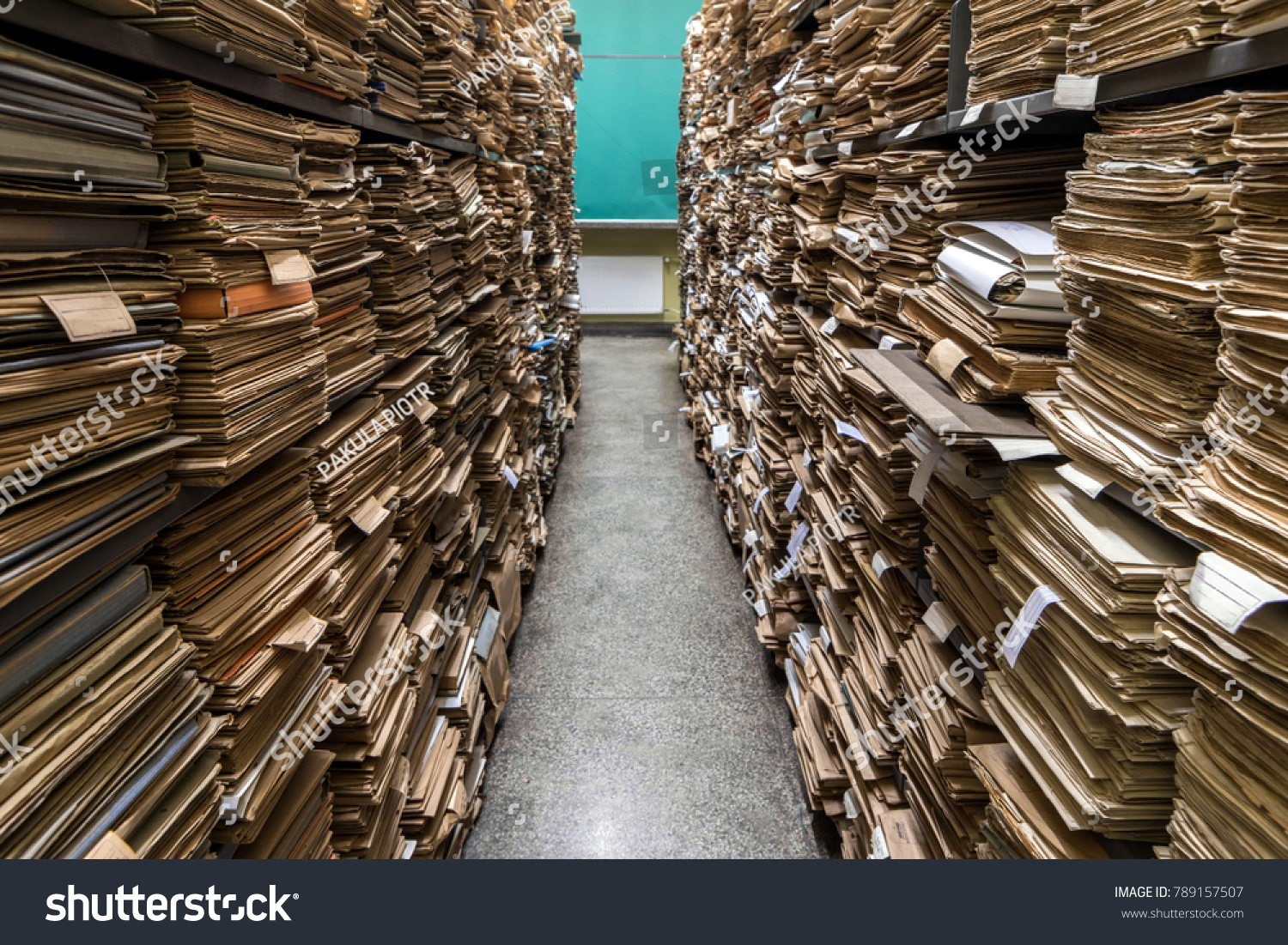 Archive folder, Pile of Files #789157507