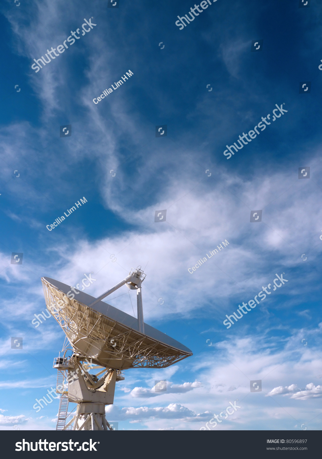 Radio telescope at the Very Large Array (VLA) in New Mexico, USA #80596897