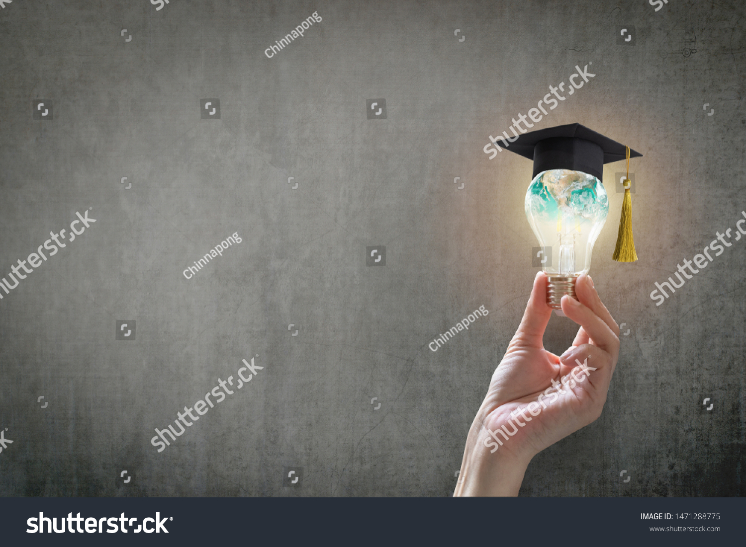 Innovative learning, creative educational study concept for graduation and school student success with world lightbulb on teacher chalkboard #1471288775