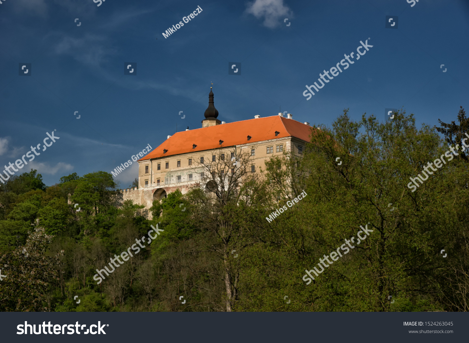 Chateau Náměšť nad Oslavou is originally a Gothic castle, which was later rebuilt into a Renaissance chateau. In 2001 the chateau was declared a national cultural monument.  #1524263045