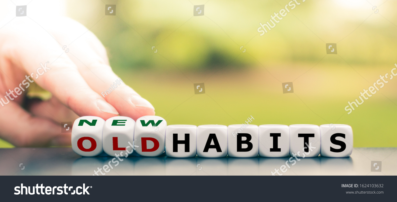 Hand turns dice and changes the expression "old habits" to "new habits". #1624103632