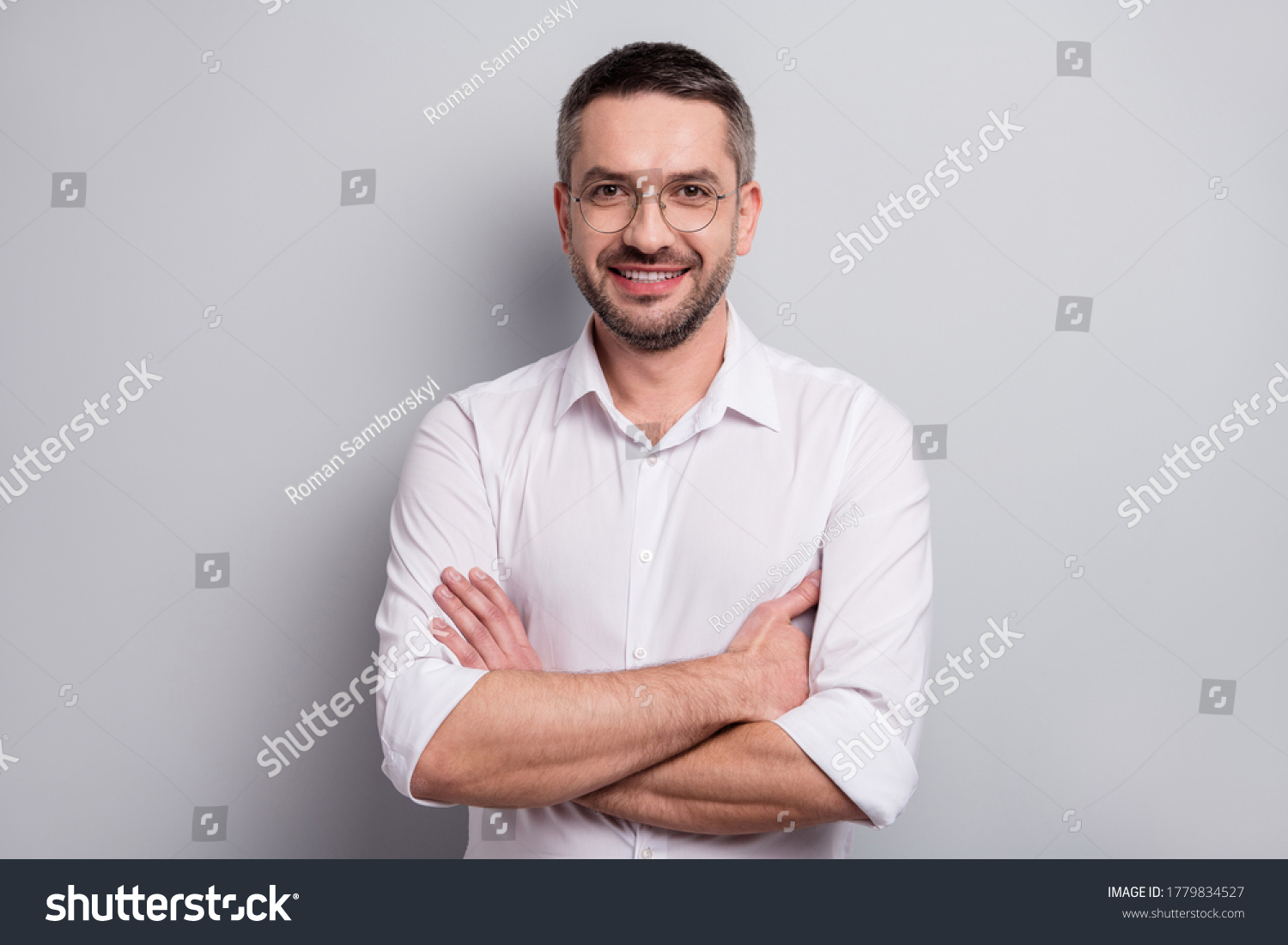 Close-up portrait of his he nice attractive cheerful cheery content mature man skilled it specialist lawyer attorney wearing specs folded arms isolated over light gray pastel color background #1779834527