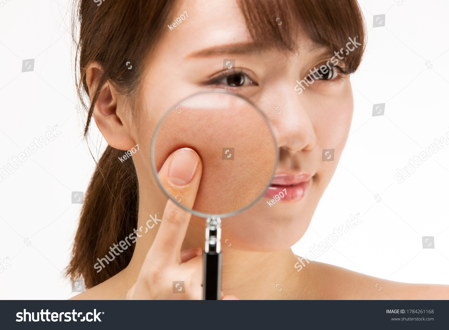 Enlarge the woman's cheeks with a magnifying glass. #1784261168