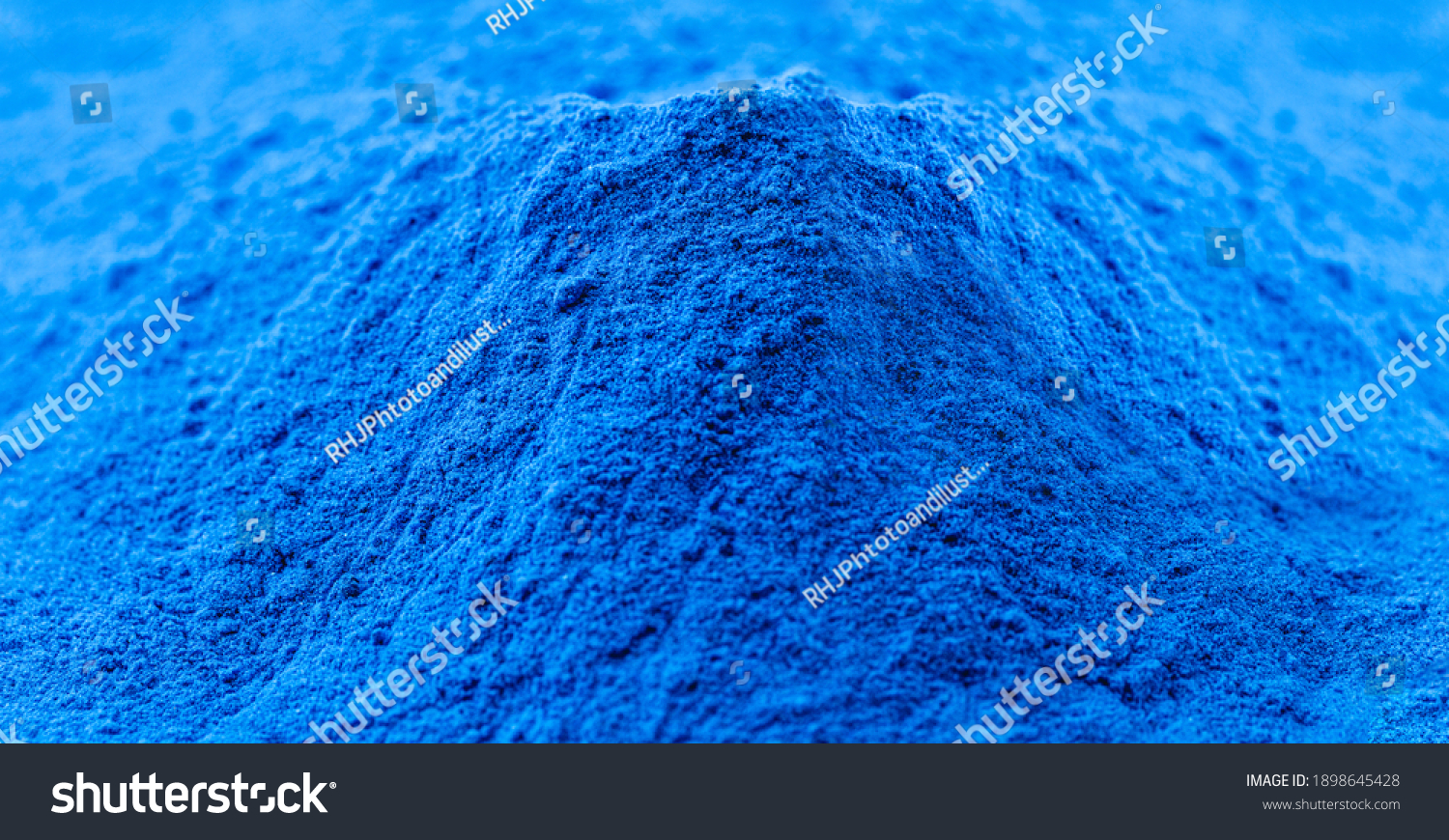 cobalt oxide, blue pigment, used in the ceramic industry as an additive to create blue enamels in the chemical industry to produce cobalt salts #1898645428