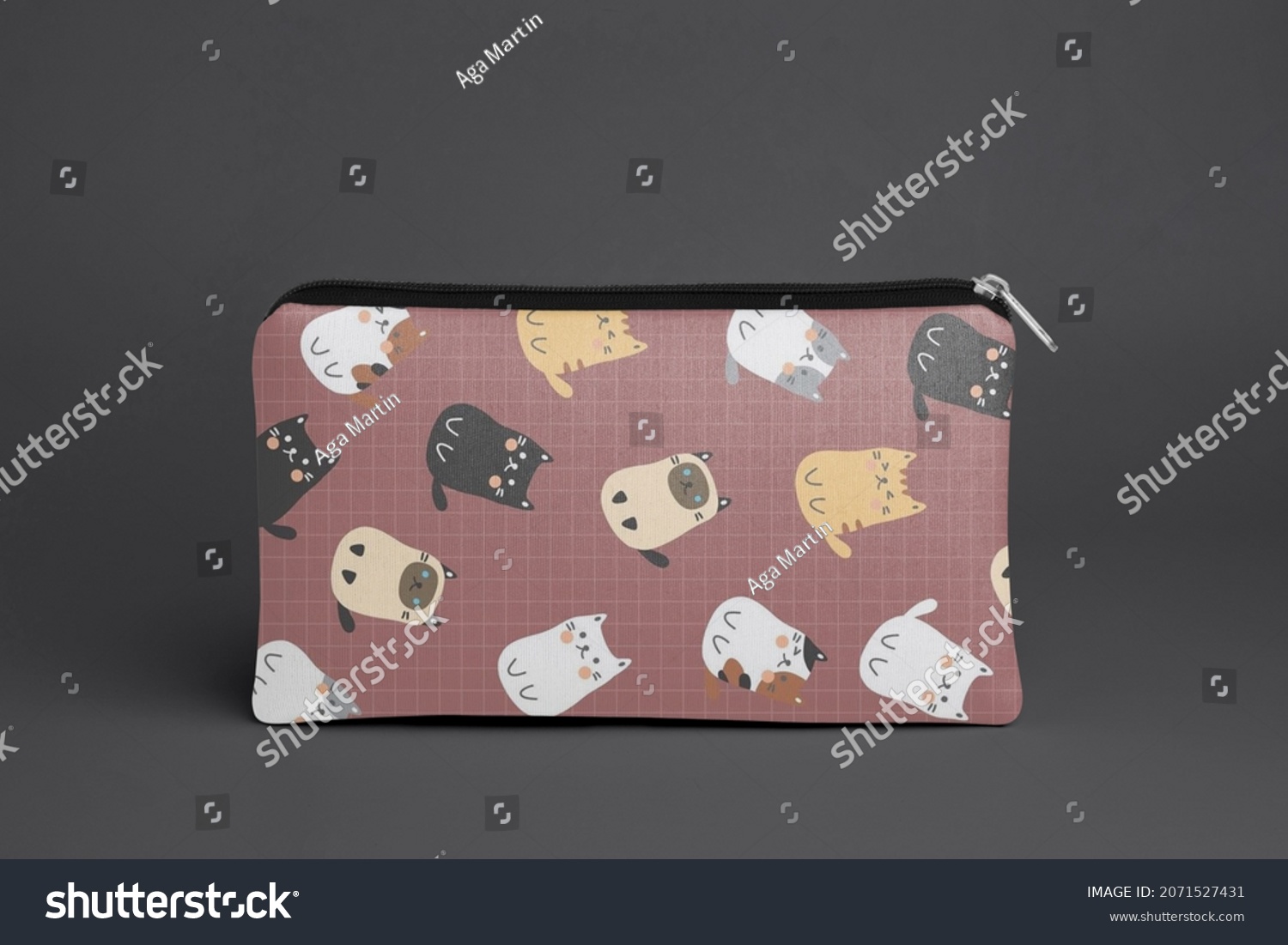 photo pouch coklst with cute cat design and dark gray background #2071527431