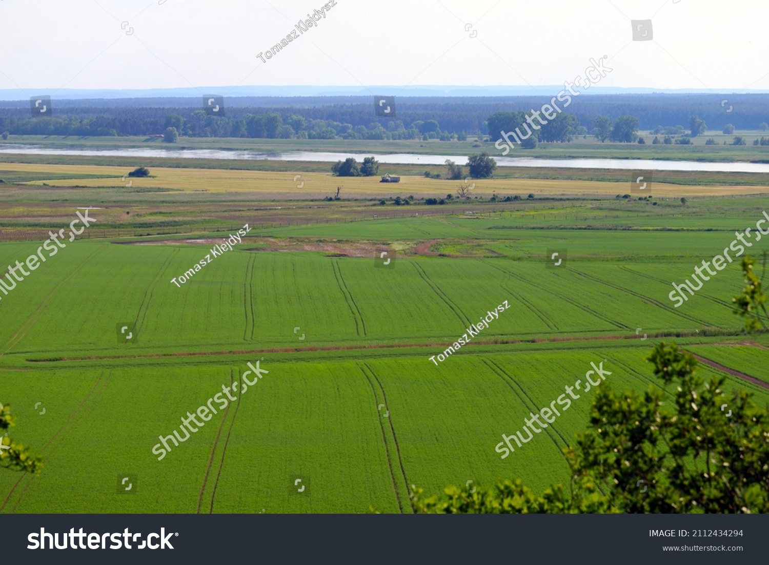 The agricultural landscape of a large lowland European river - the Oder. #2112434294