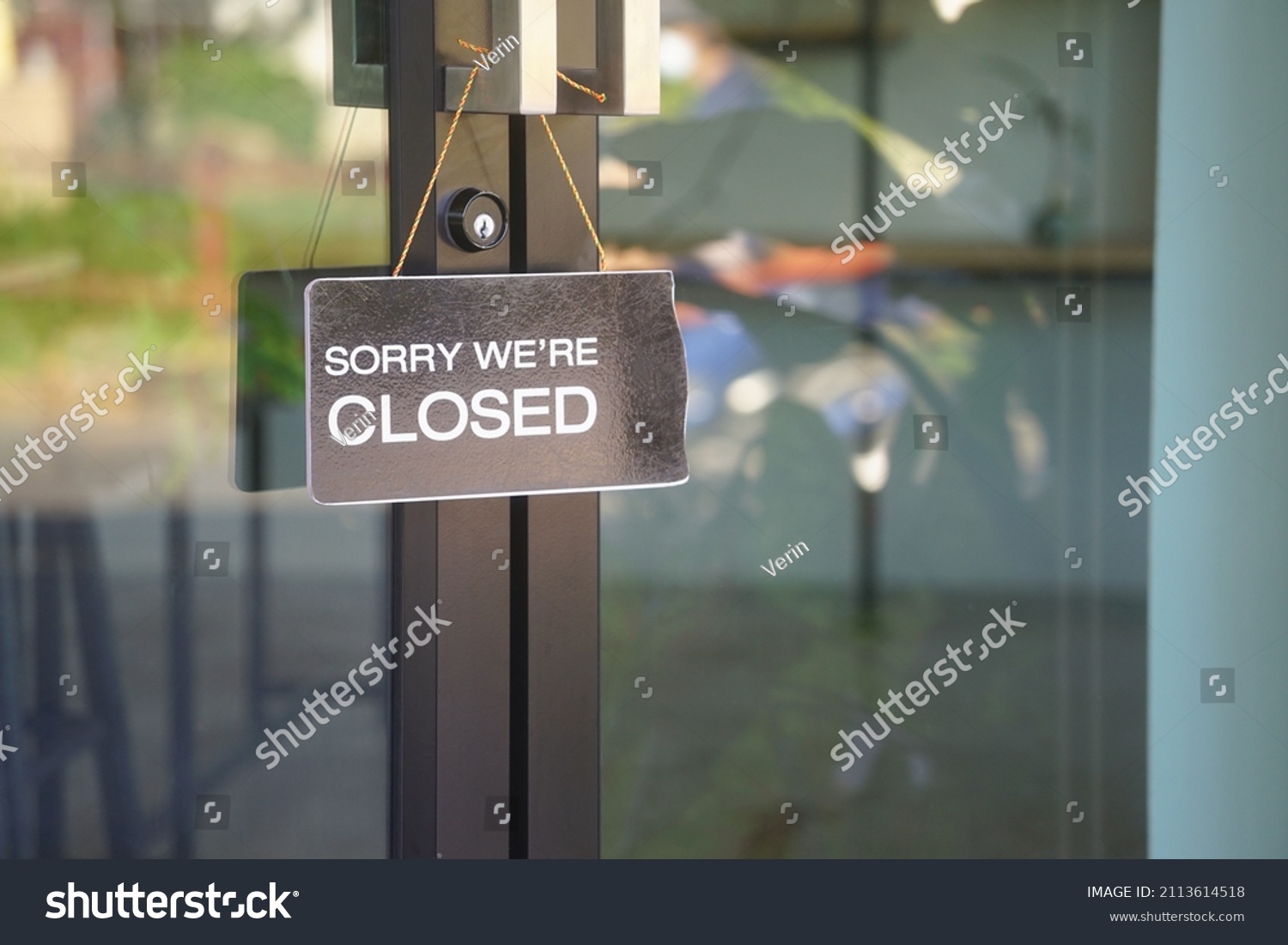 "sorry we're closed" label in front of glass door at the coffee shop to notice customer service                                                             #2113614518
