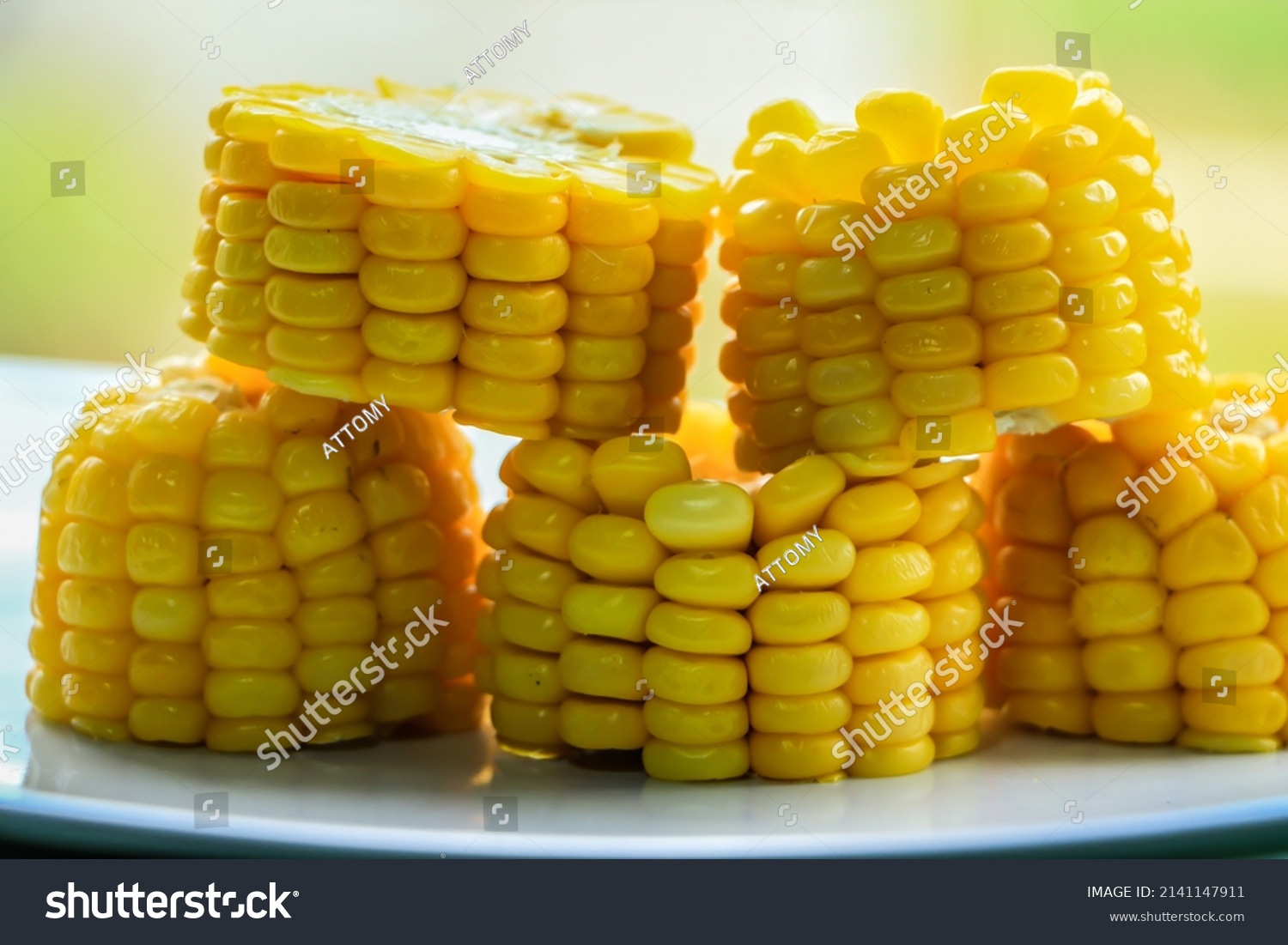 Corn on the cob is one of the healthy foods that are rich in fiber and have nutrients that are beneficial for the body. Corn on the cob contains water, protein, carbohydrates, sugar, fiber, and fat. #2141147911
