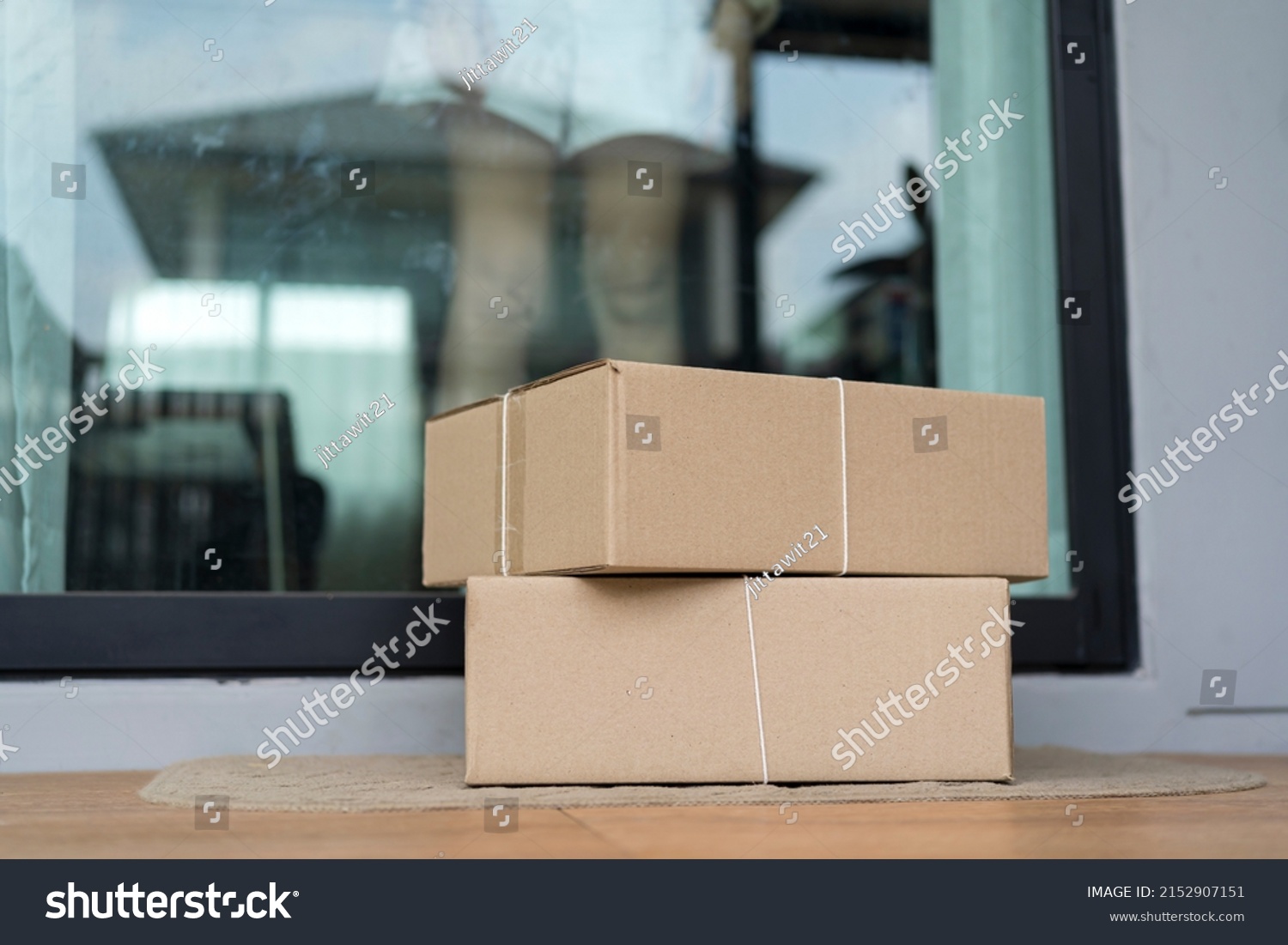 Deliver parcels box on door mat near home entrance door. Delivery online order to home #2152907151