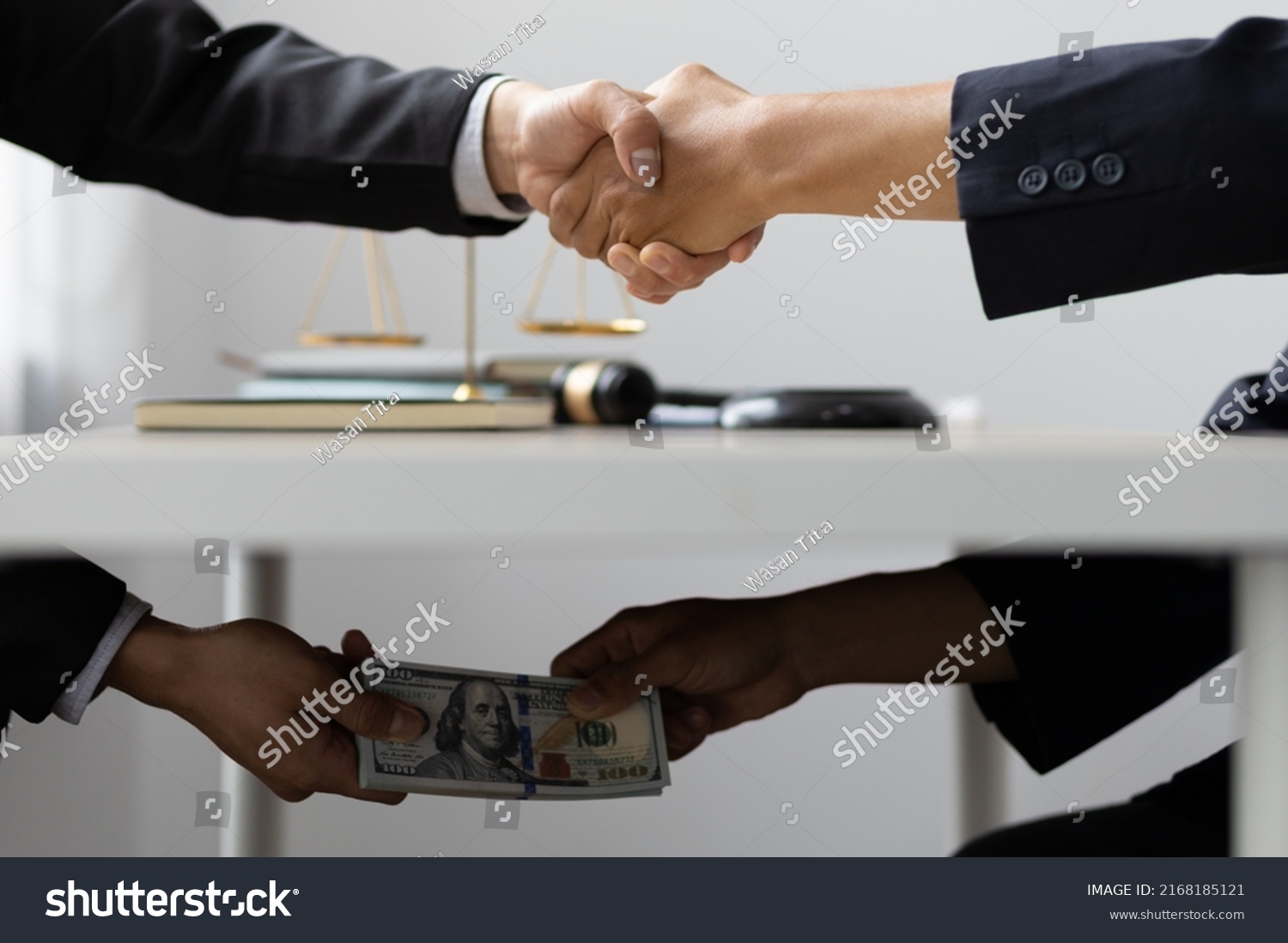 Business people shaking hands and Give an under-the-table bribe to an attorney to help a lawyer win a court case. Bribery and Kickback Ideas Fraud and Fraud #2168185121