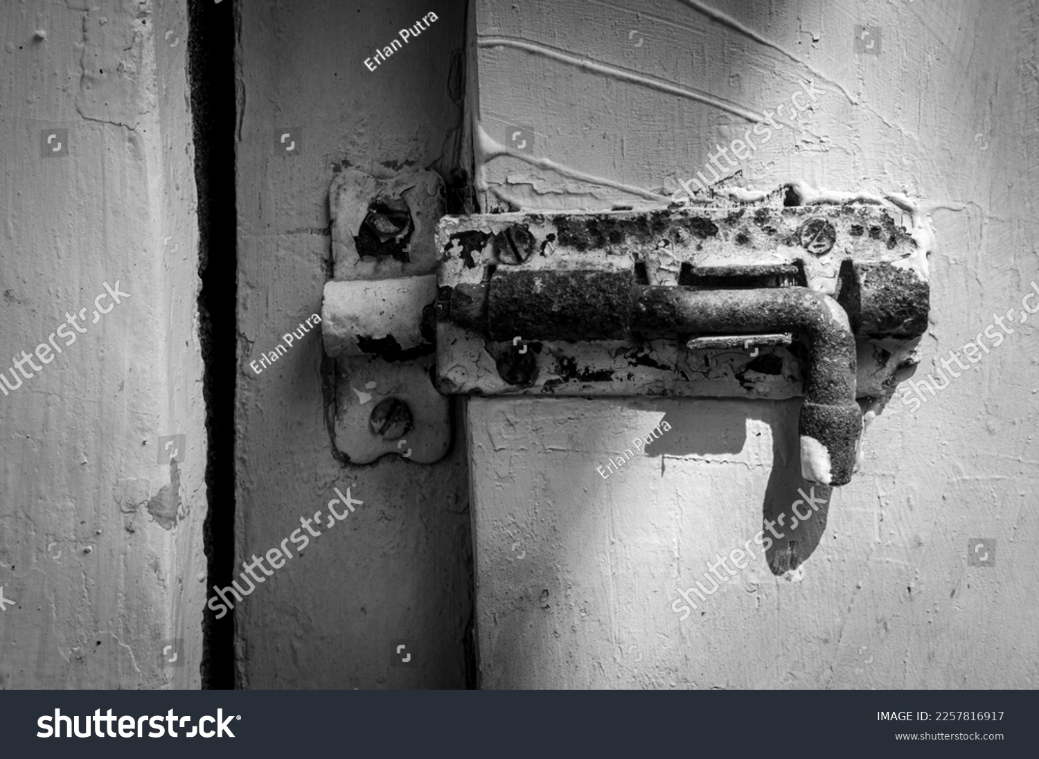 rusty slot lock on old door
 #2257816917