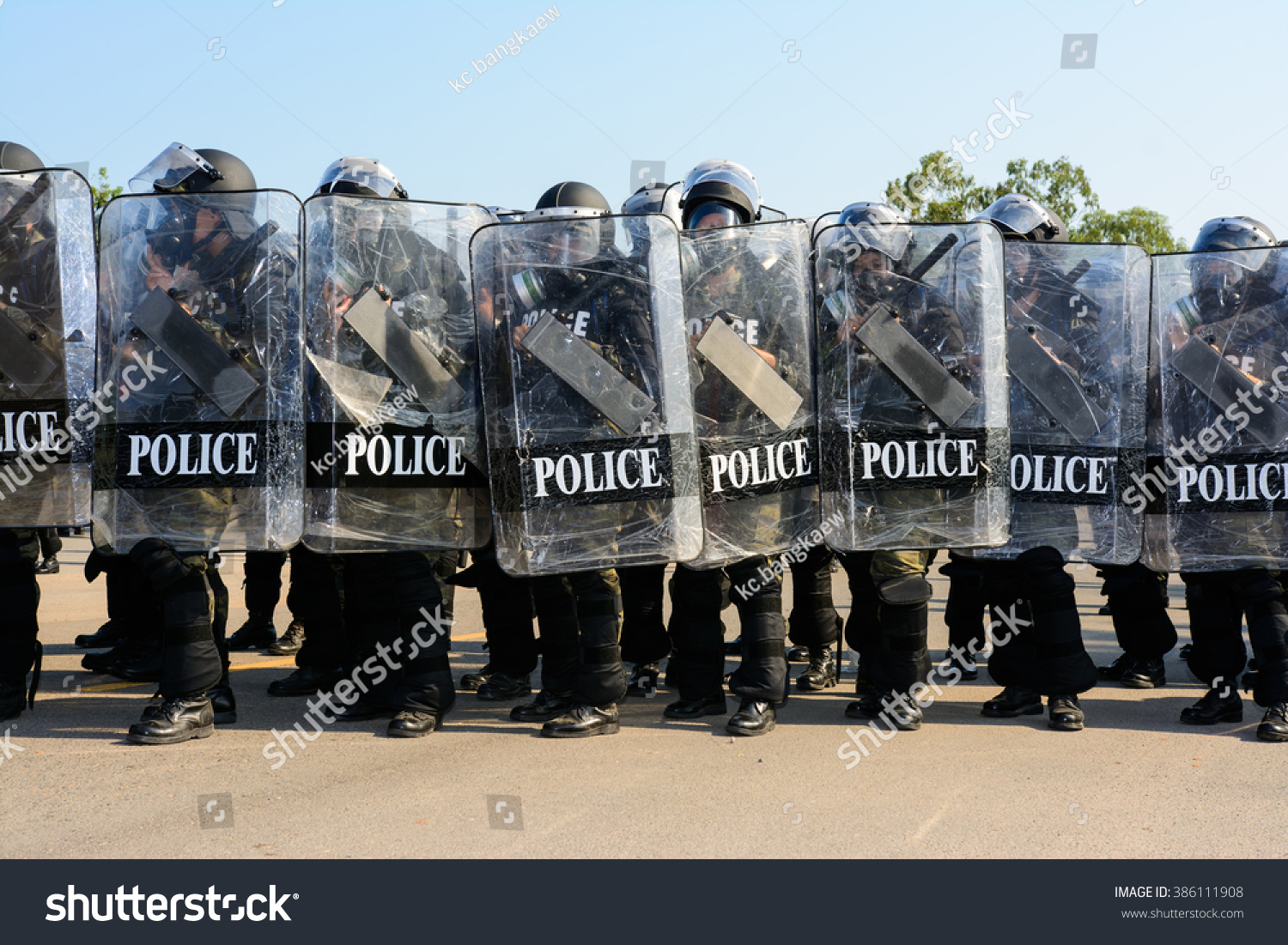 Riot police #386111908