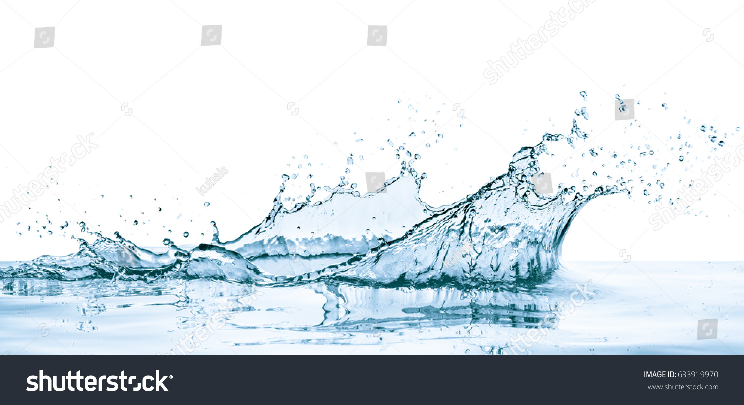 stříkající voda s odrazem, izolované #633919970