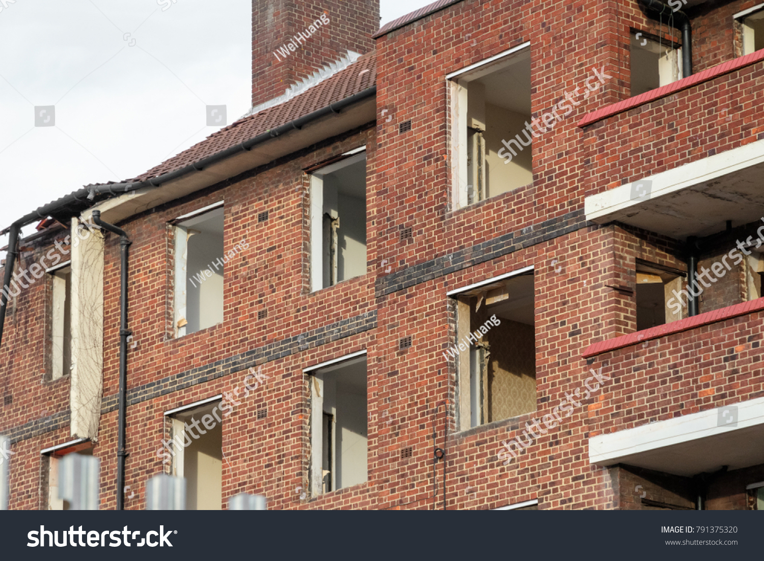 Abandoned council housing block around Walworth area in south east London #791375320