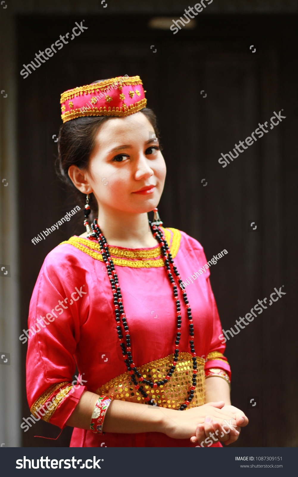 Girl Traditional Clothes Kaili Tribe Typical Stock Photo 1087309151 ...