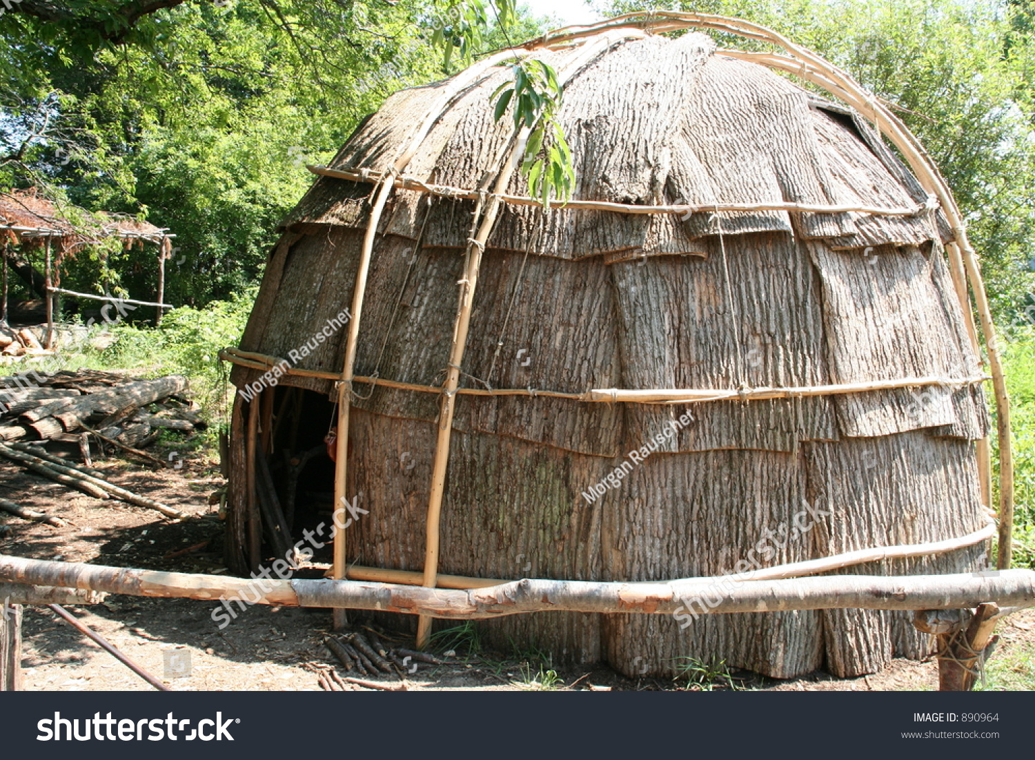 A Native American Hut Stock Photo 890964 : Shutterstock