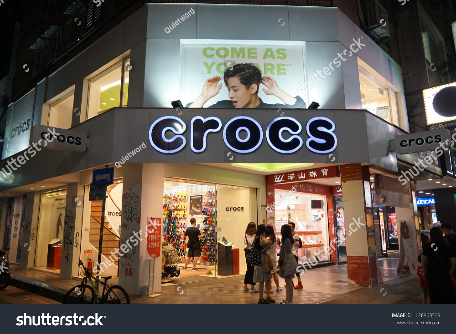 crocs outlet locations