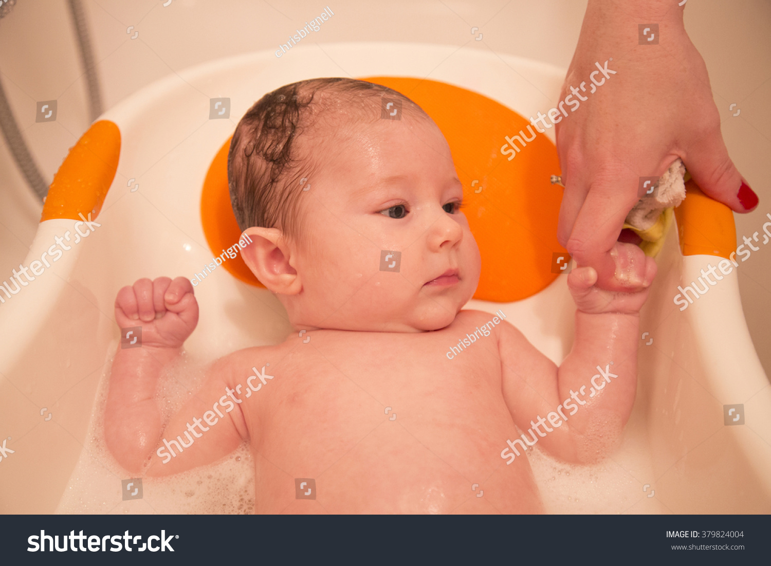 How To Bathe 3 Month Old Baby In Tub / Bathing My Two Month Old Baby Youtube : All about seasonal allergies and kids.