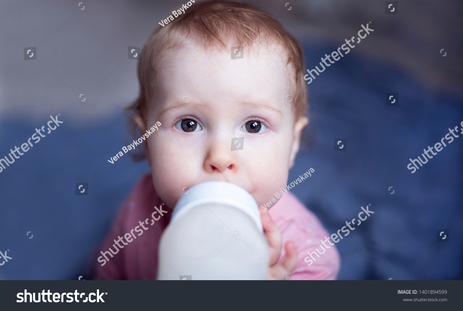 6 Months Old Girl Feeding Bottle Stock Photo 1401894599 | Shutterstock