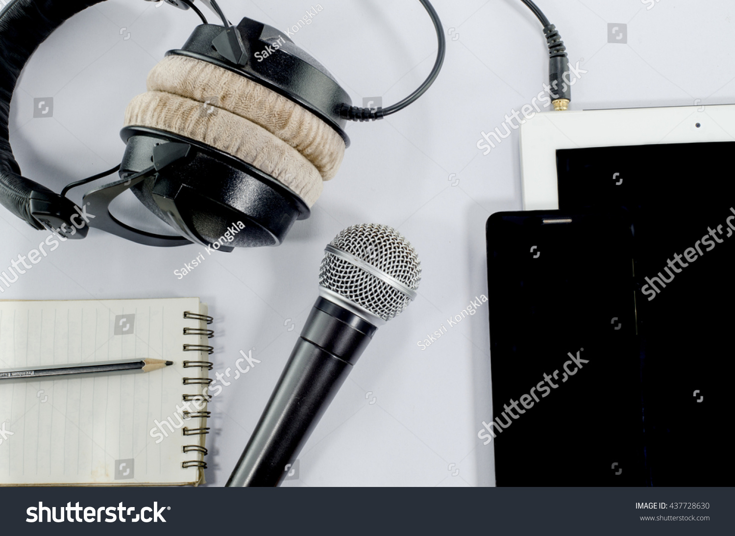 earphone essay Wearing headphones/ earbuds can cause hearing loss the argument essay against headphones some people say that using headphones and earbuds can cause hearing loss. earphone essay Wearing headphones/ earbuds can cause hearing loss the argument essay against headphones some people say that using headphones and earbuds can cause hearing loss.
