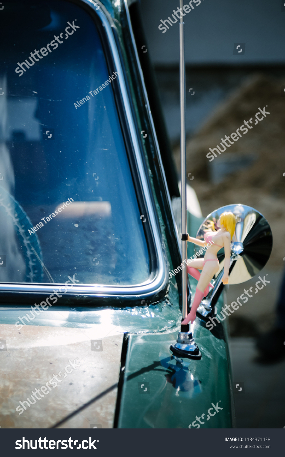 car antenna girl