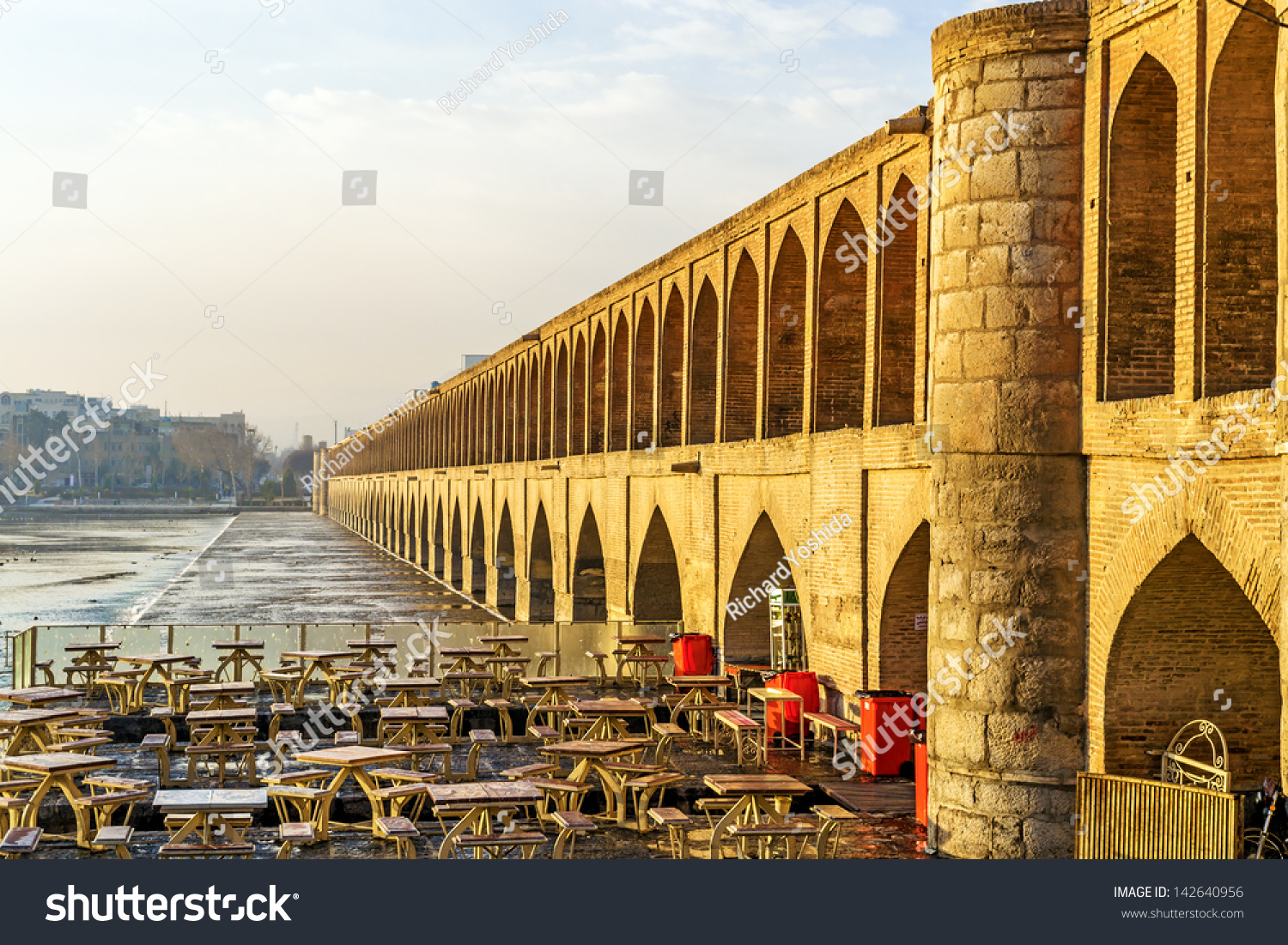 33 Pol Isfahan Iran Earlymorning Known Stock Photo 142640956 | Shutterstock