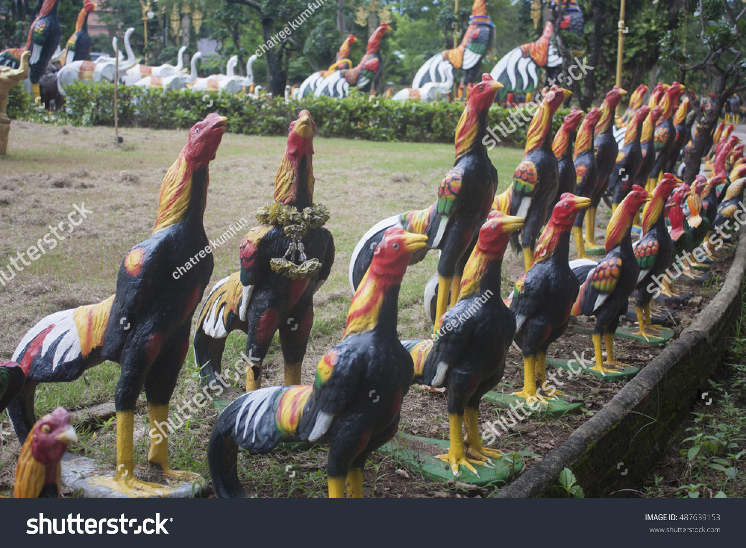 Statue Gamecocks Stock Photo 487639153 : Shutterstock