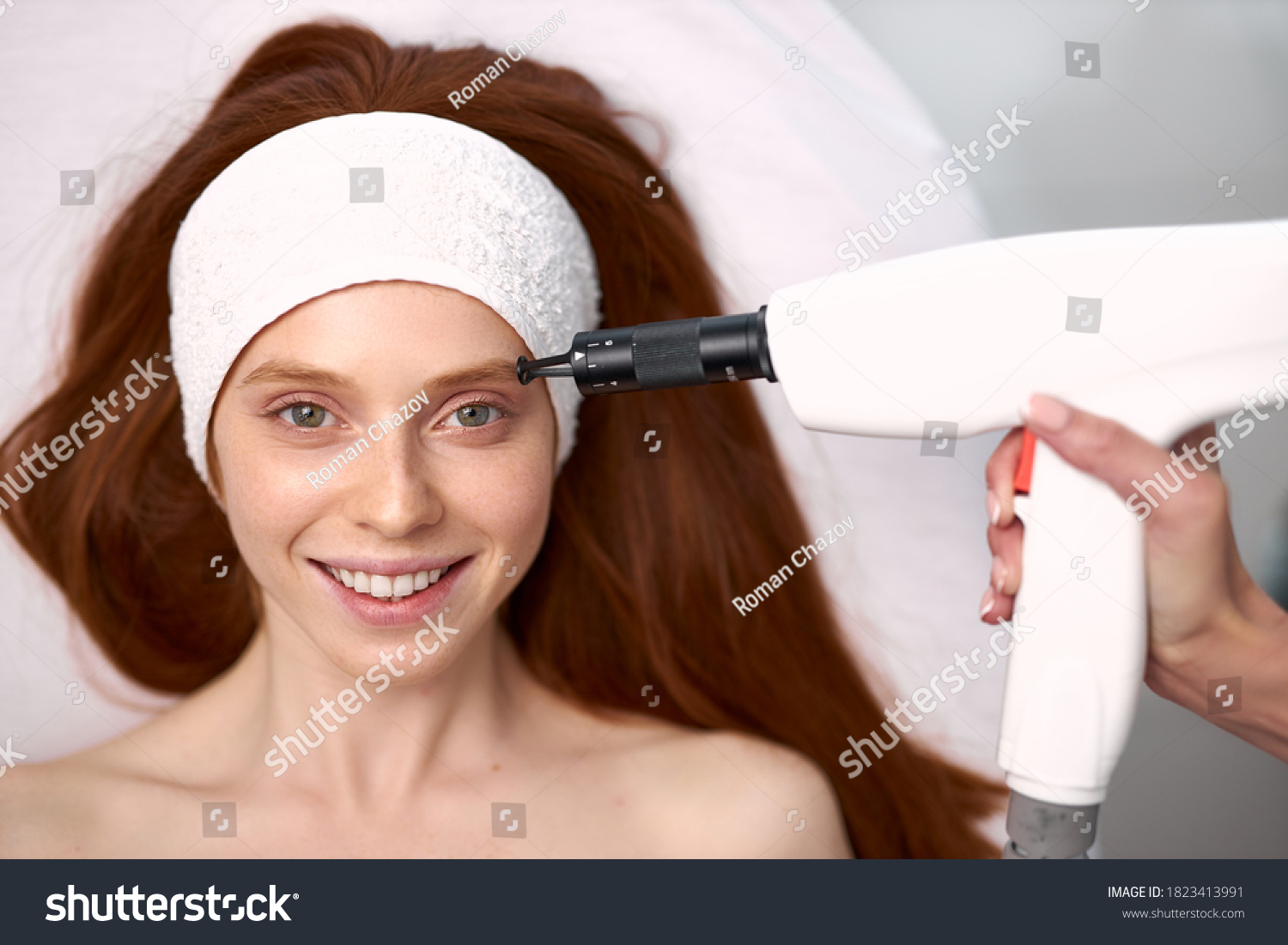 2025 Years Old Woman Receiving Nonsurgical Stock Photo 1823413991