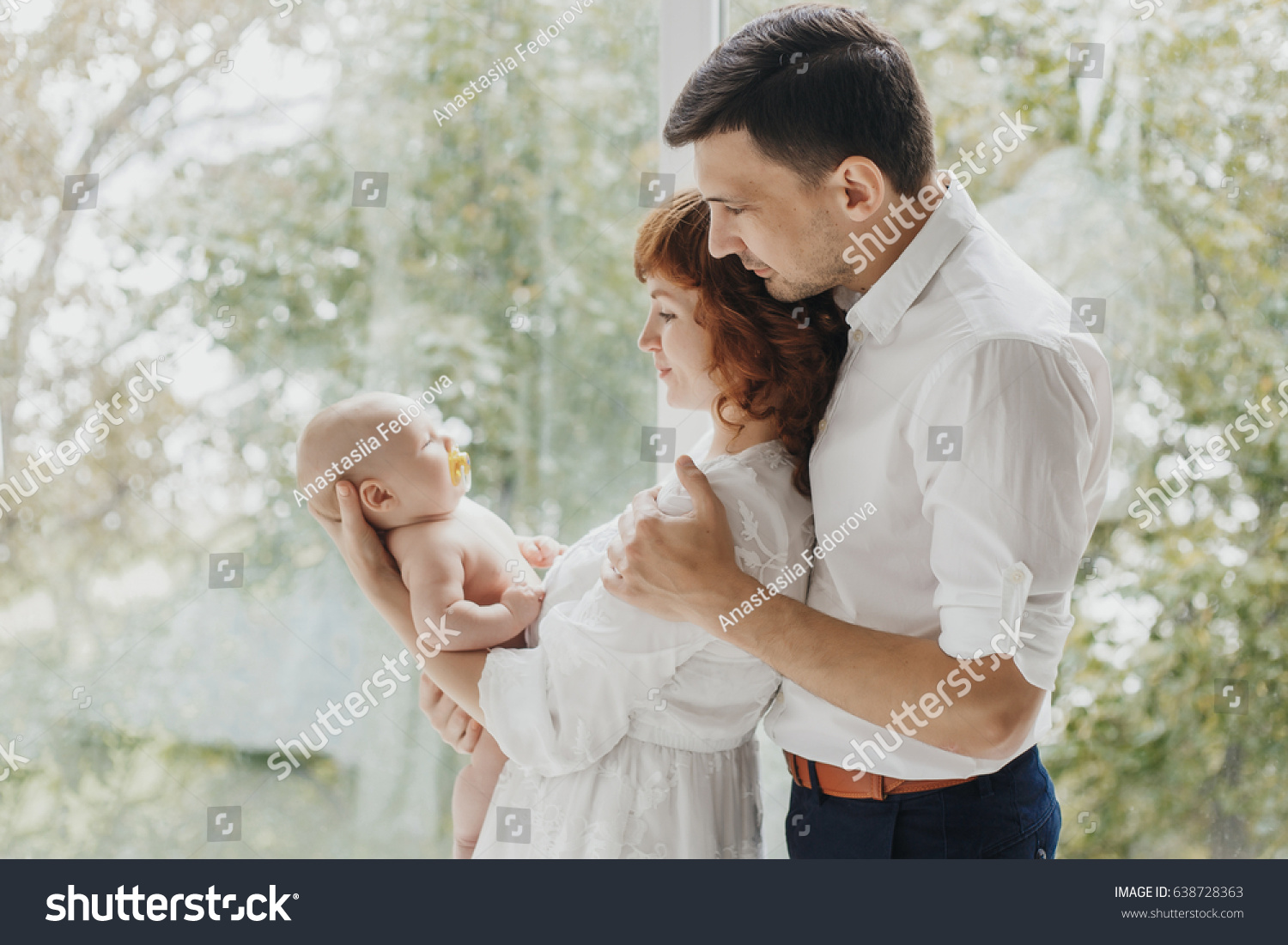 Young Couple Cute Little Baby Smiling Stock Photo Edit Now 638728363