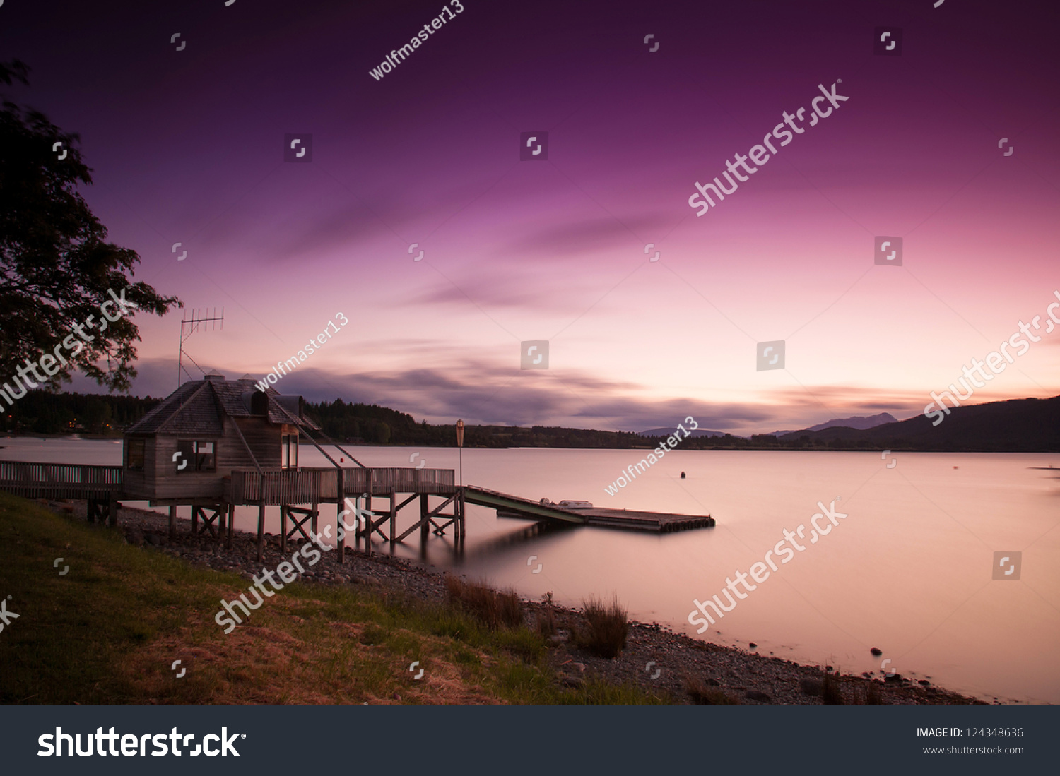 长时间曝光的照片美丽的湖在日落时间湖群,新