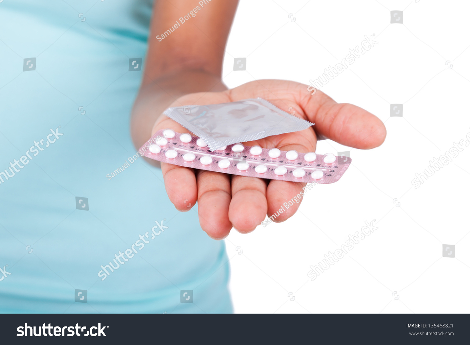 非洲裔美国黑人妇女避孕方法,孤立在白色背景
