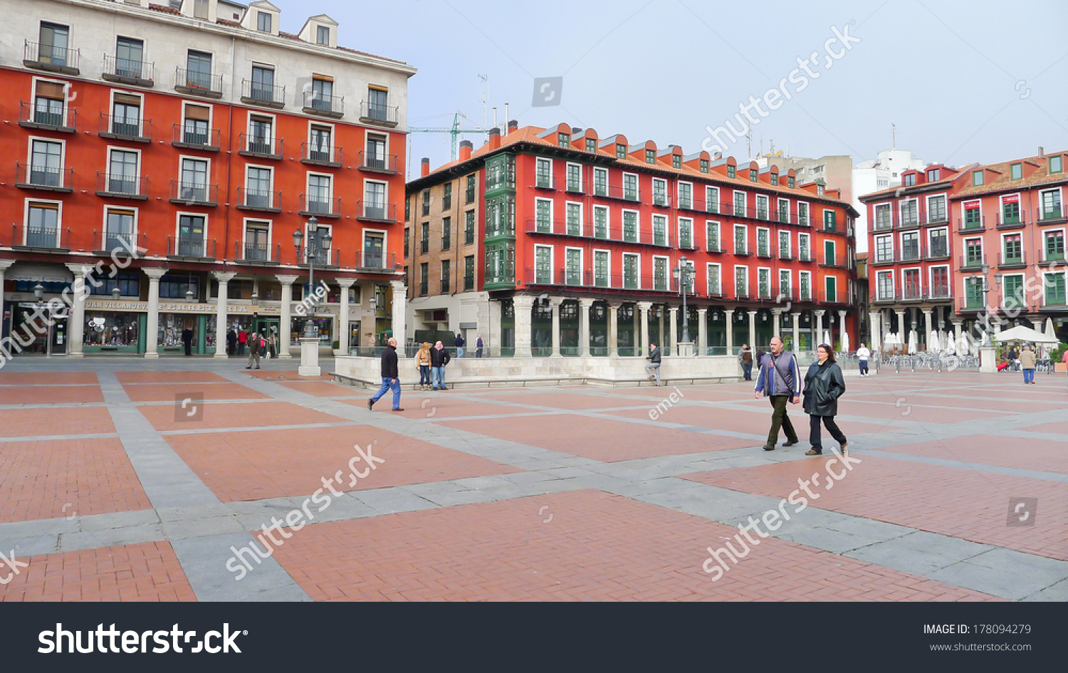 西班牙巴利亚多利德- 10月29日:人民广场散步