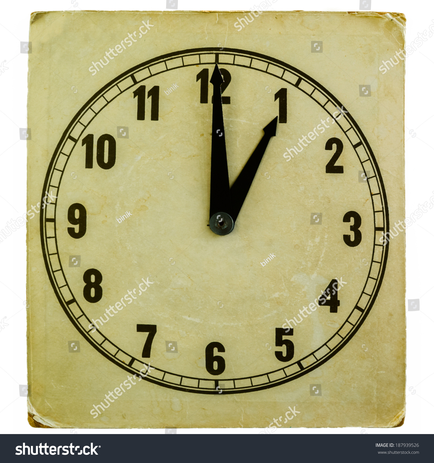 老式纸时钟显示一个下午点钟孤立在白色的-物