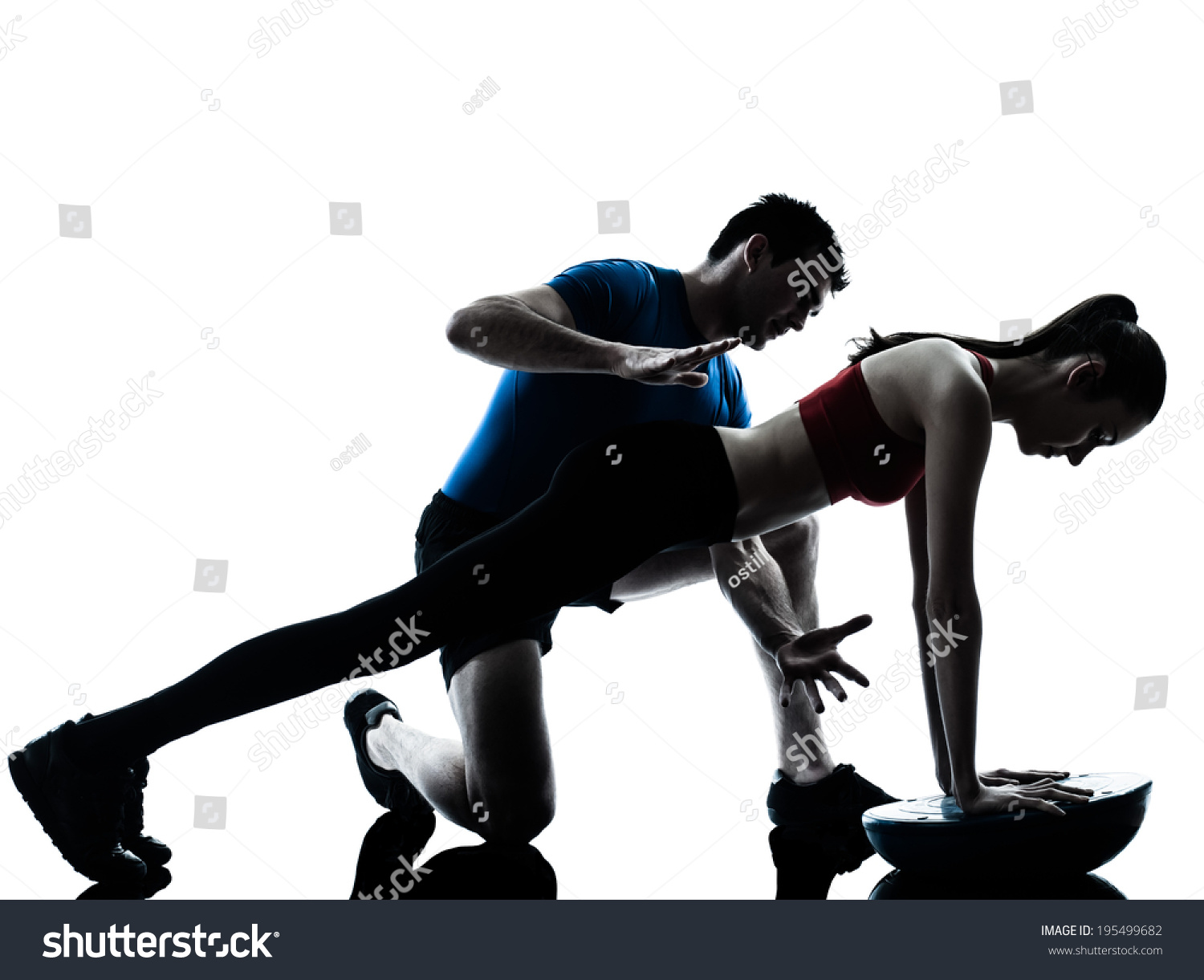 教练和私人教练男人女人锻炼腹肌俯卧撑bosu