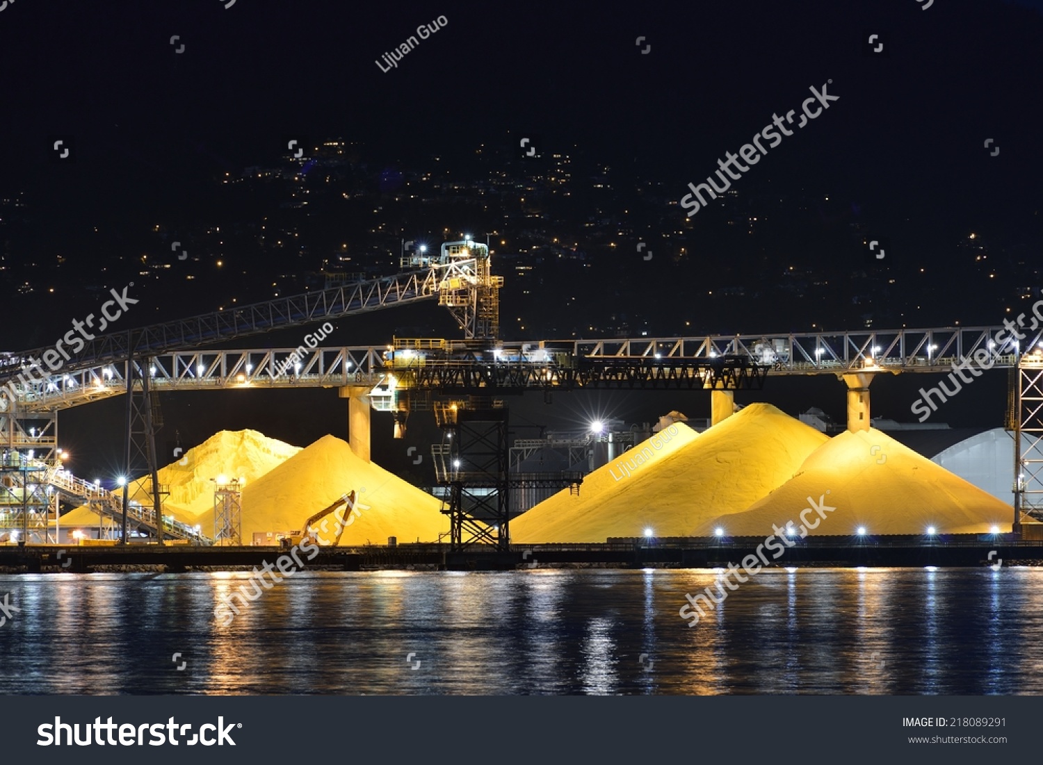 晚上海滨硫成堆,温哥华港-工业-海洛创意(Hello
