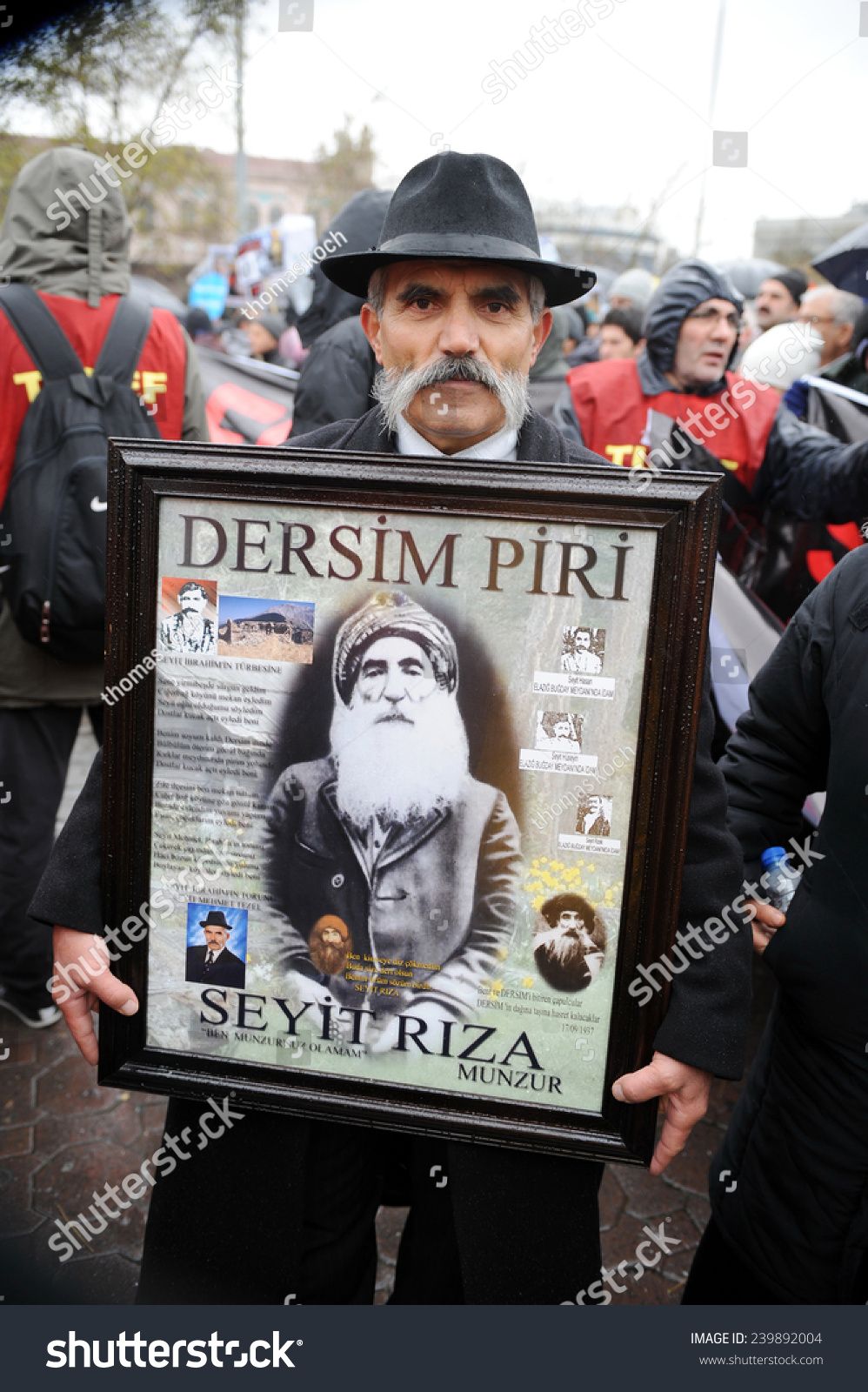 耳其伊斯坦布尔--12月13:身份不明的阿拉维派