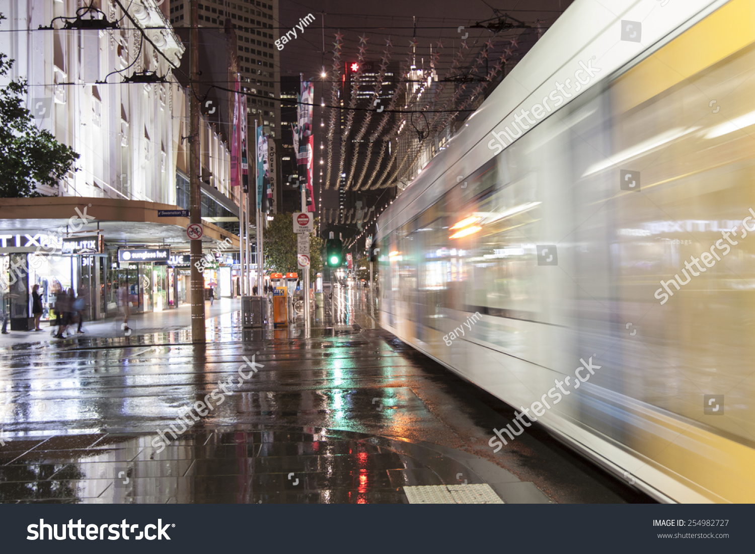 墨尔本澳大利亚墨尔本11月22日:街景CBD在雨