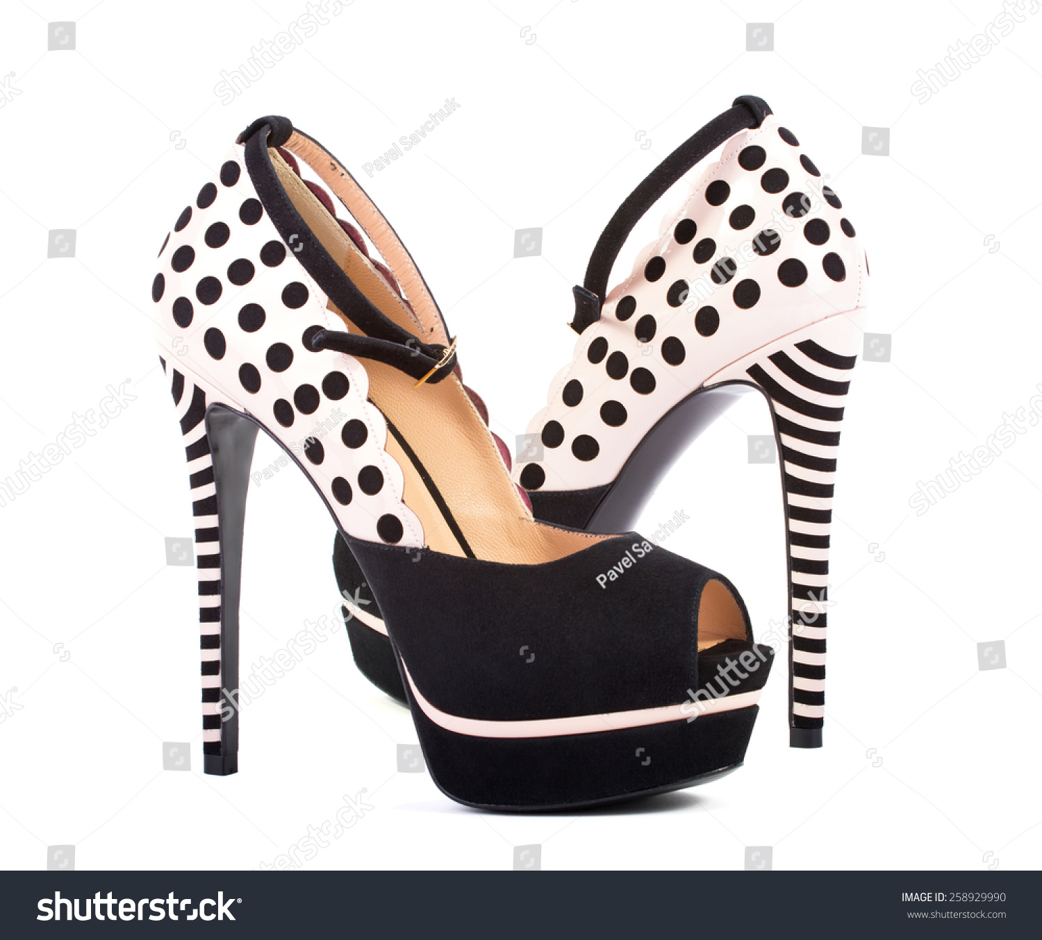 黑色和淡粉色插图女性高跟鞋孤立在白色背景-