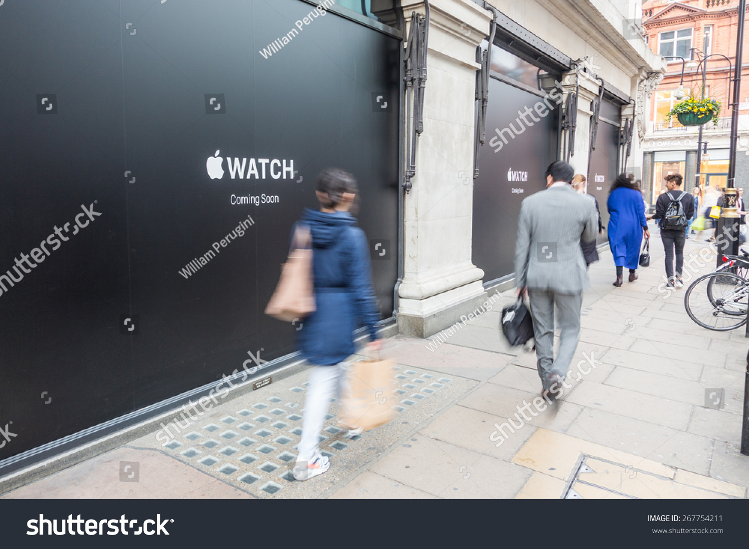 英国伦敦,08年4月,2015:苹果的手表商店标志在