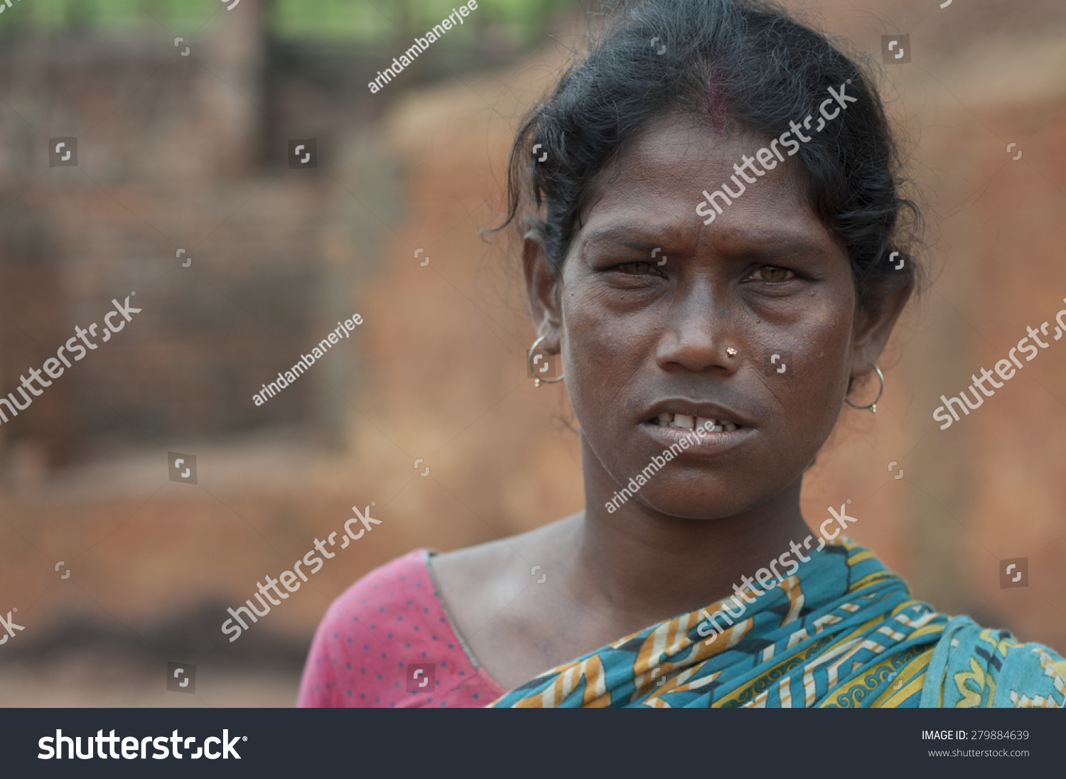 加尔各答- 10月26日:许多女性工作的女职工一