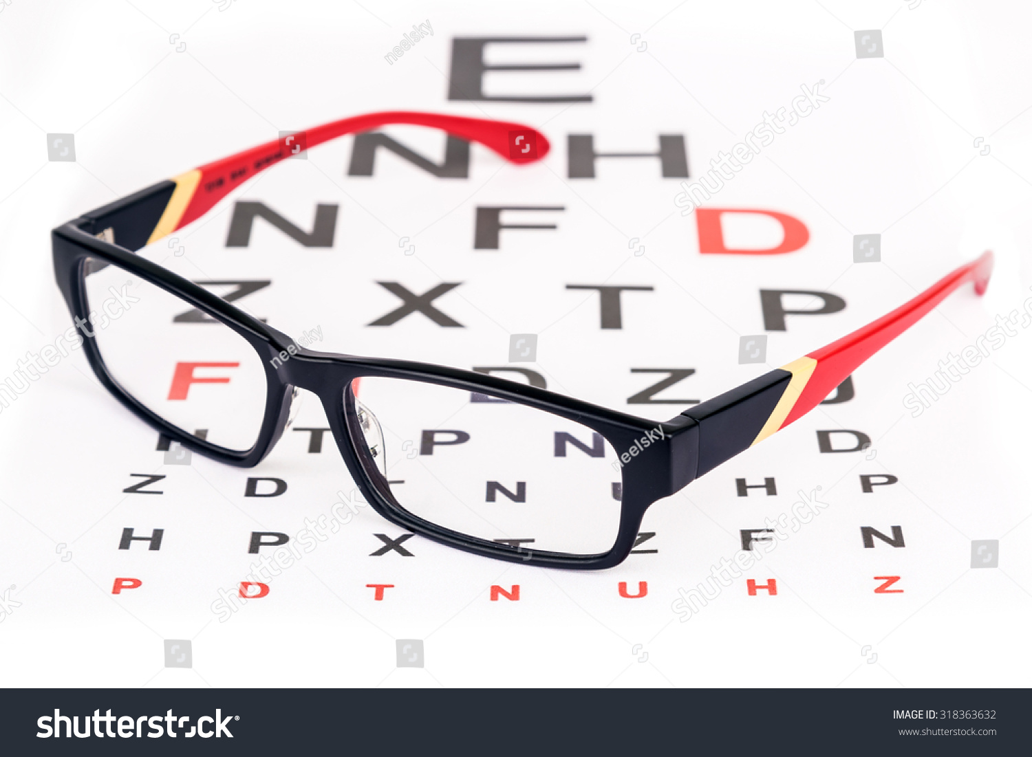 时尚的红框眼镜对眼睛英语测试图表-医疗保健