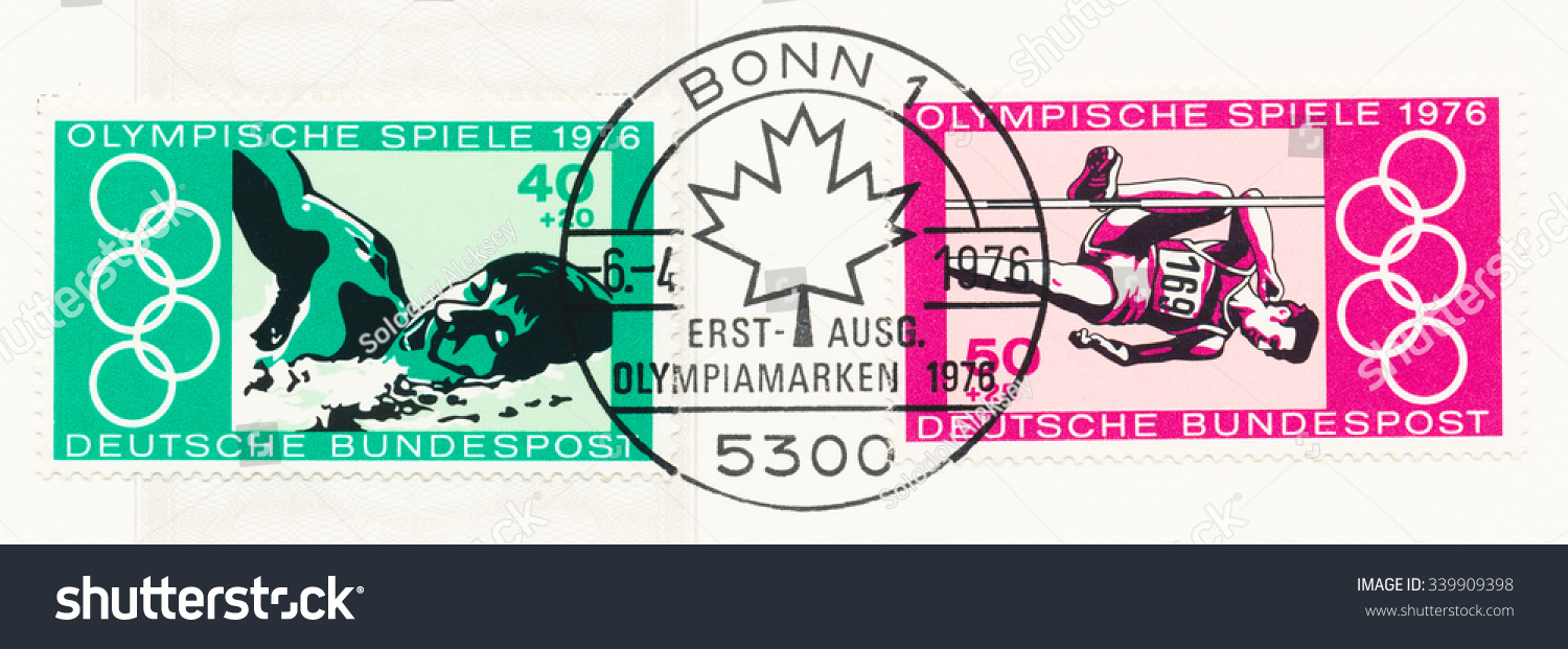 德国-大约1976年:一个邮戳显示游泳,跳高和奥