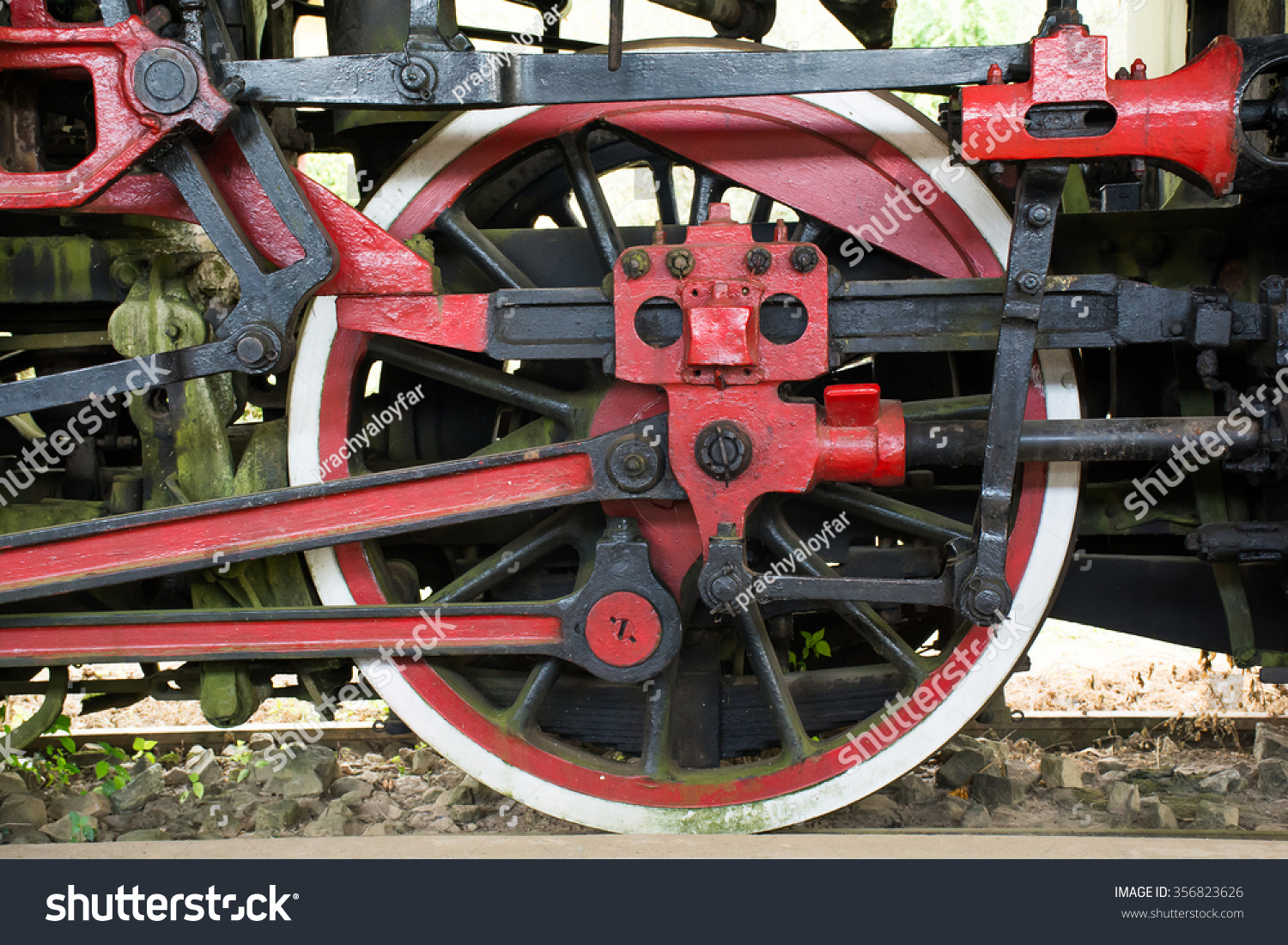 古老的蒸汽火车轮、越南。-交通运输,复古风格