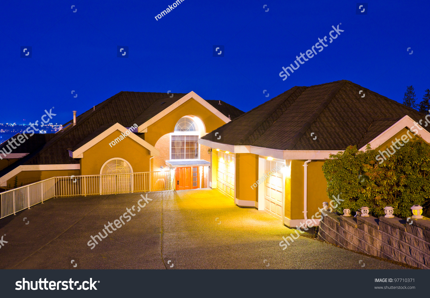 Big Luxury House Double Detached Garage Stock Photo Edit Now