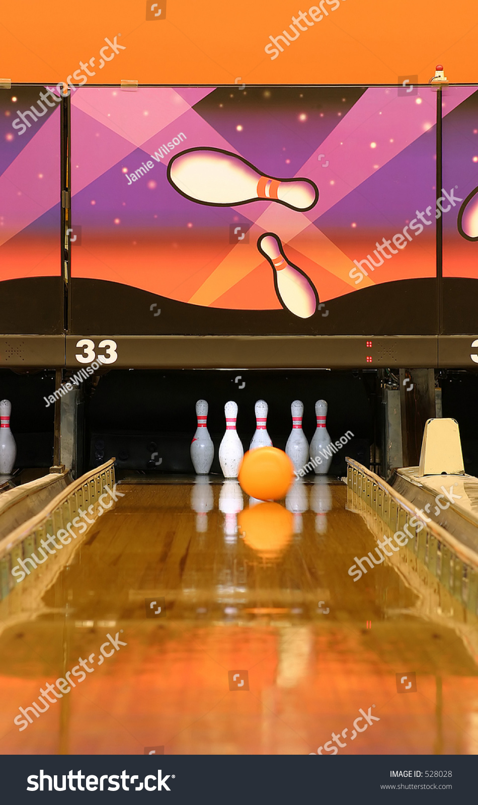 Bowling Alley Gutter Guards Ball Heading Stock Photo 528028 Shutterstock