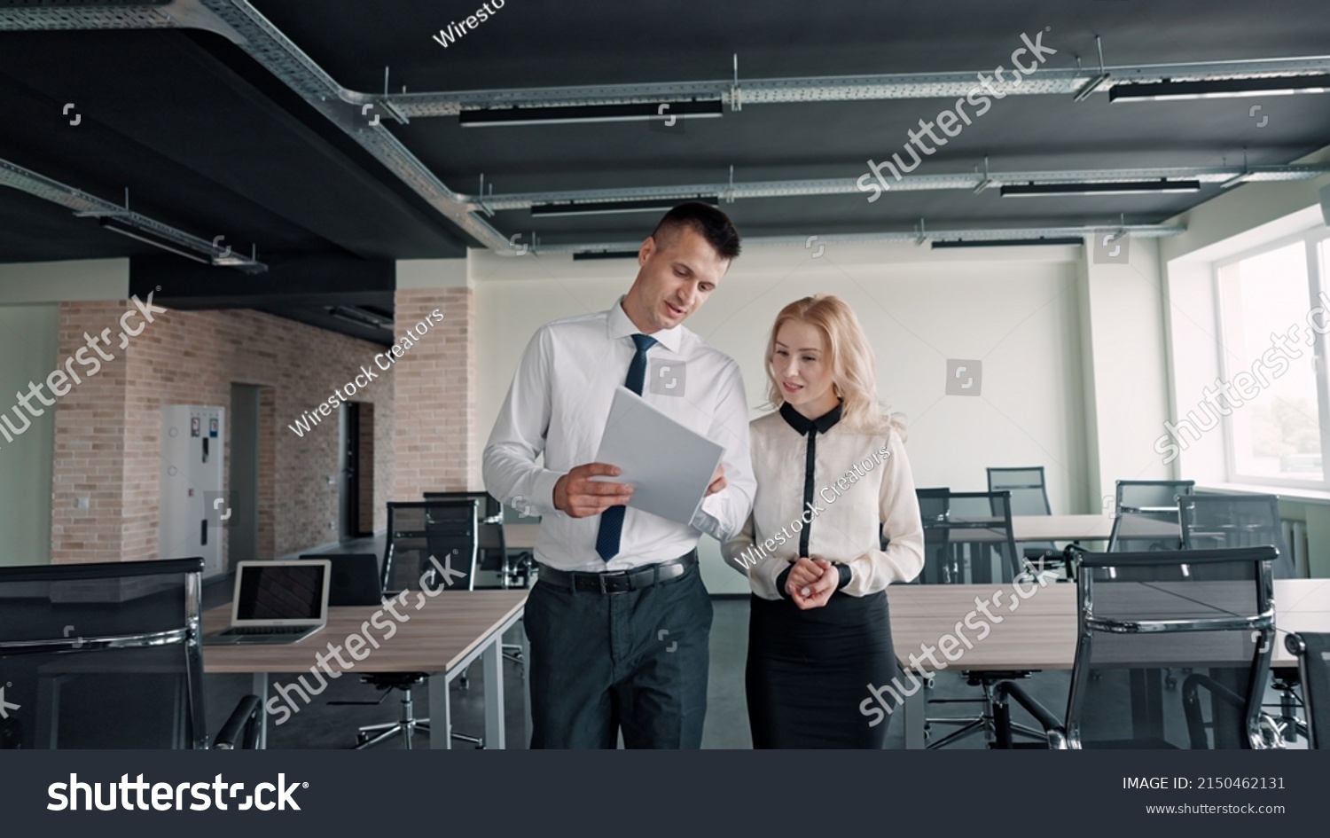 Caucasian Male Explaining Office Rules Newcomer Stock Photo 2150462131 ...