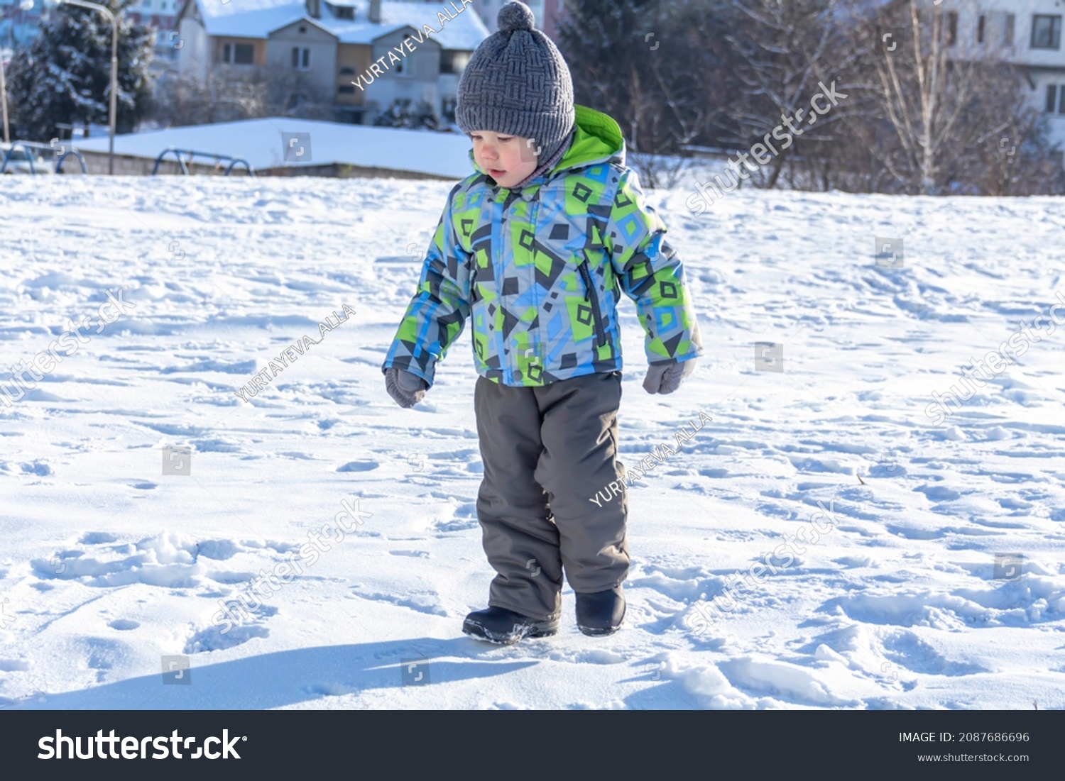 wear pants under snow pants