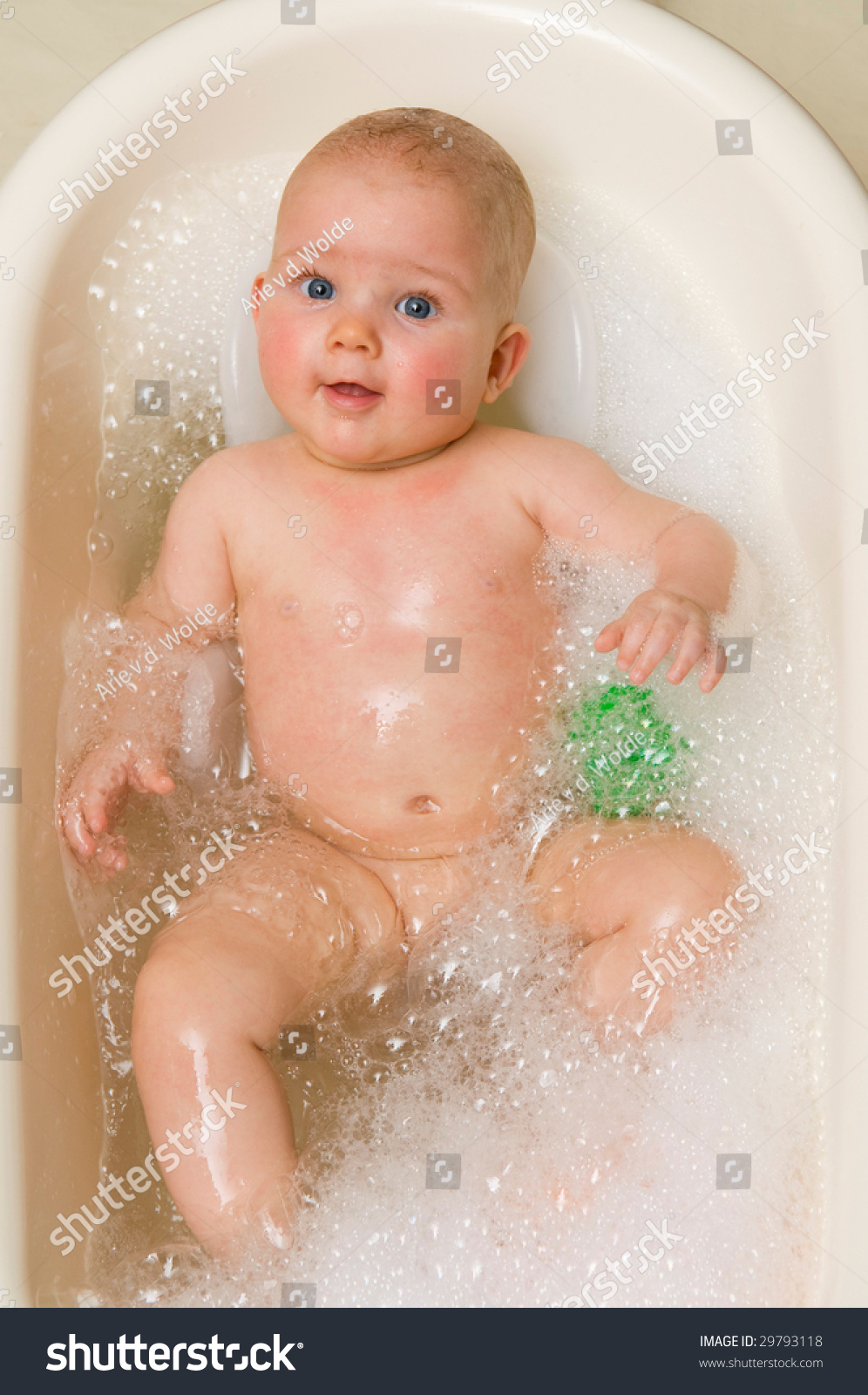 how to bathe a baby girl