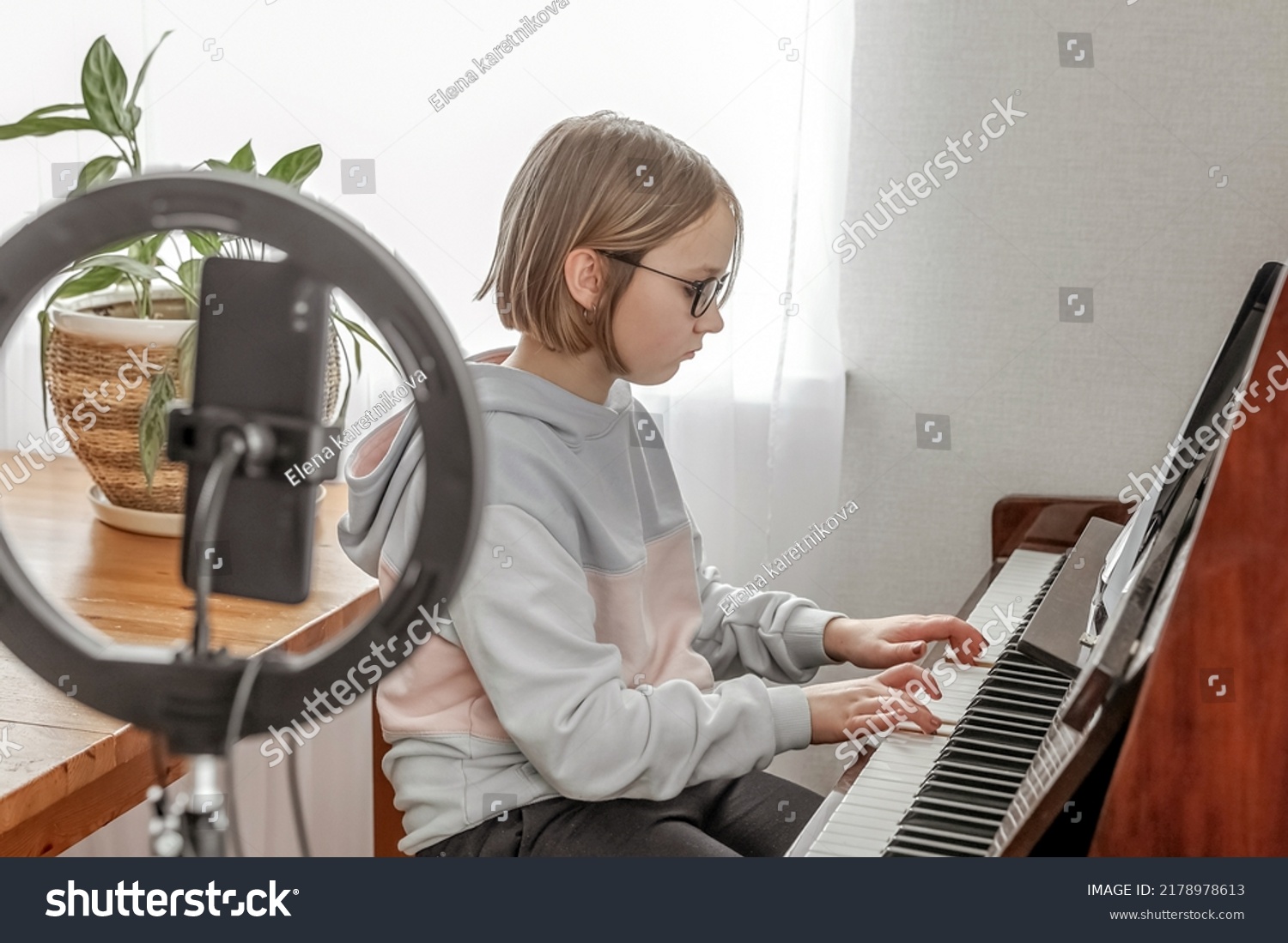 52 ピアノ イラスト かわいい 鍵盤 Stock Photos Images Photography Shutterstock