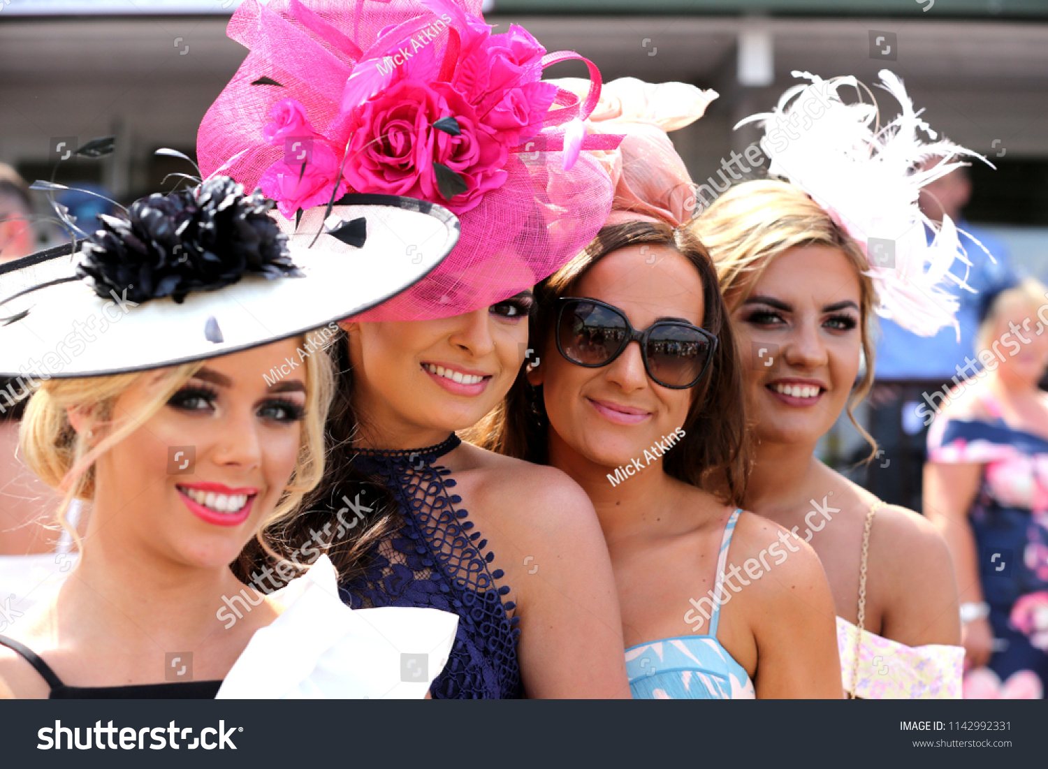 woman wearing fascinator